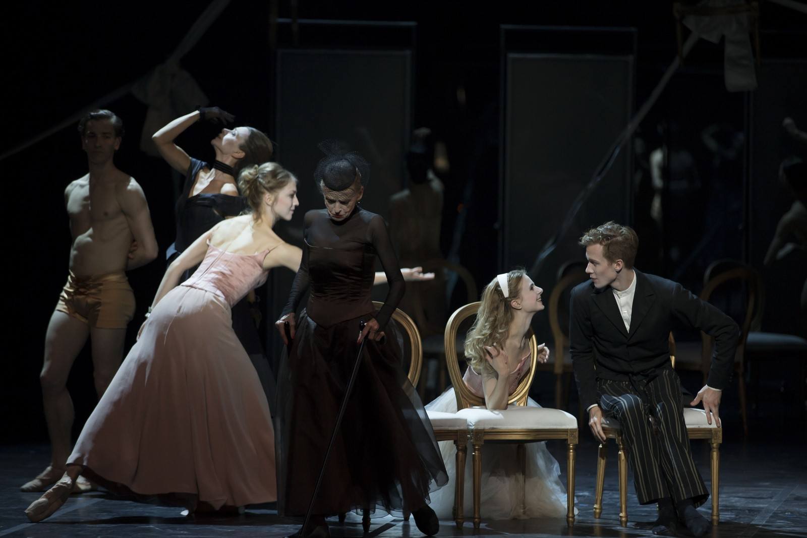 FARLIGE FORBINDELSER