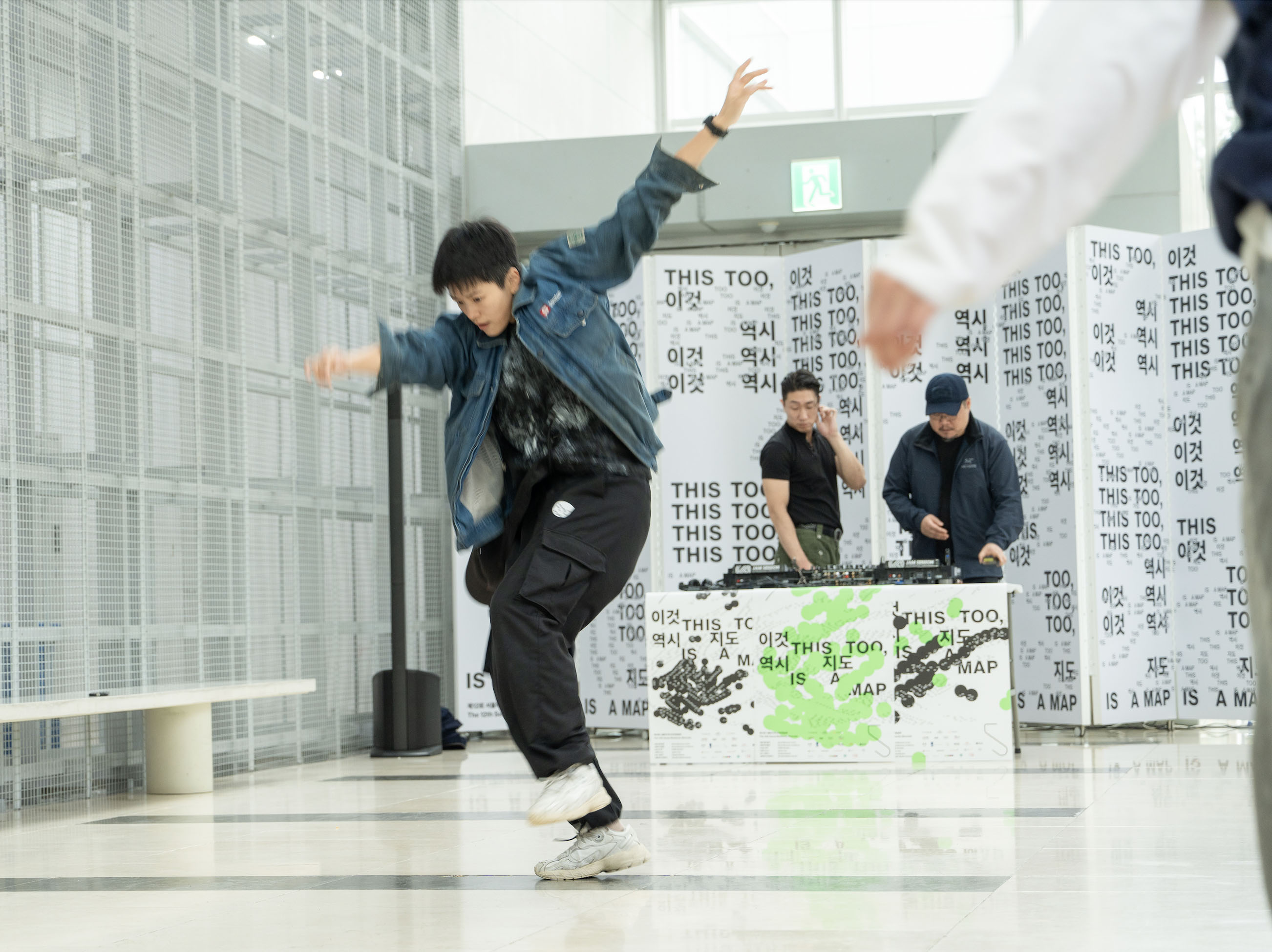 ⓒ Chulki Hong 홍철기