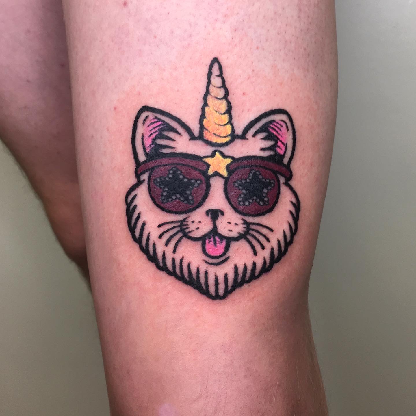 Cat with Bootsy Collins glasses - Apila Tattoo