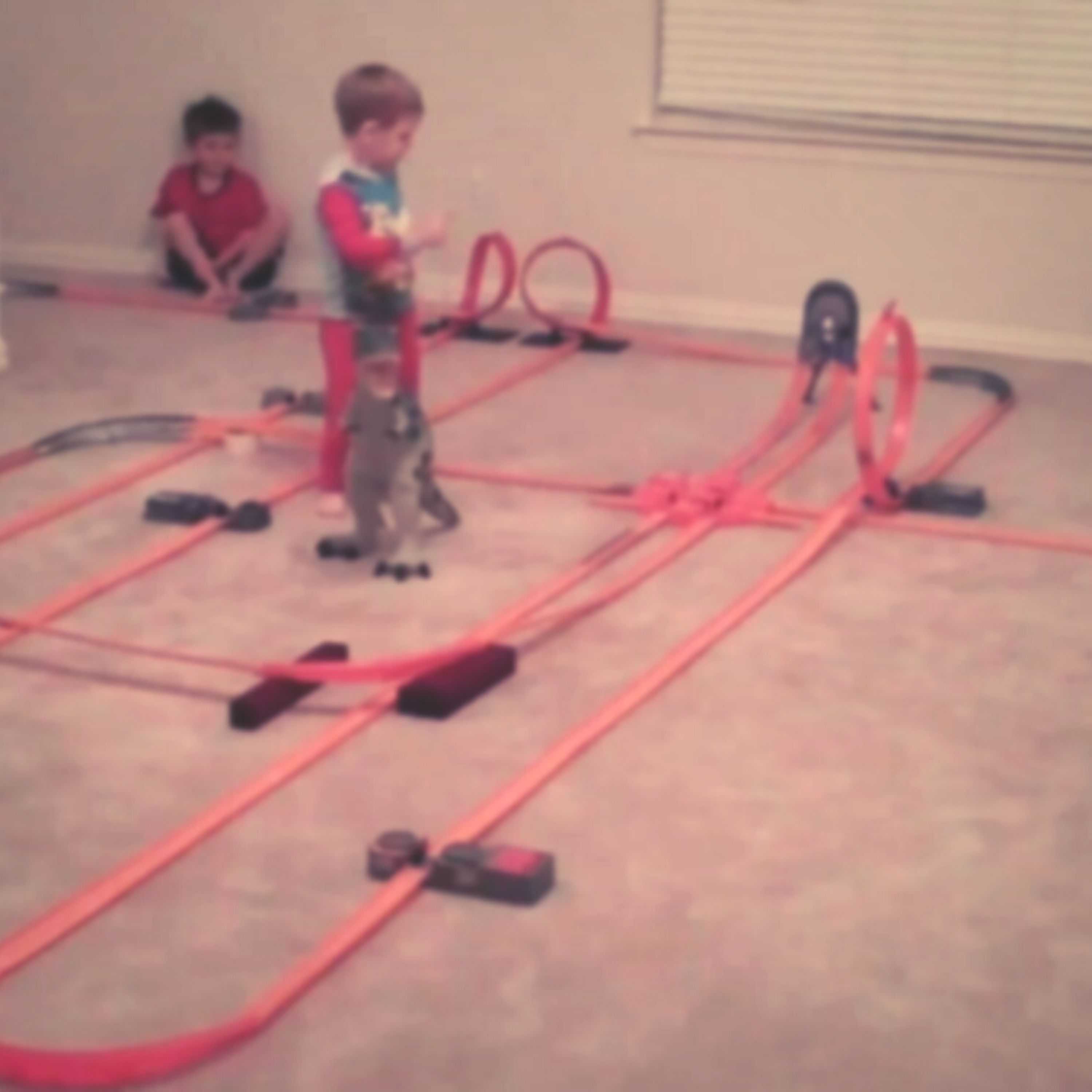 Hay un enjambre en mi cuarto (2019)