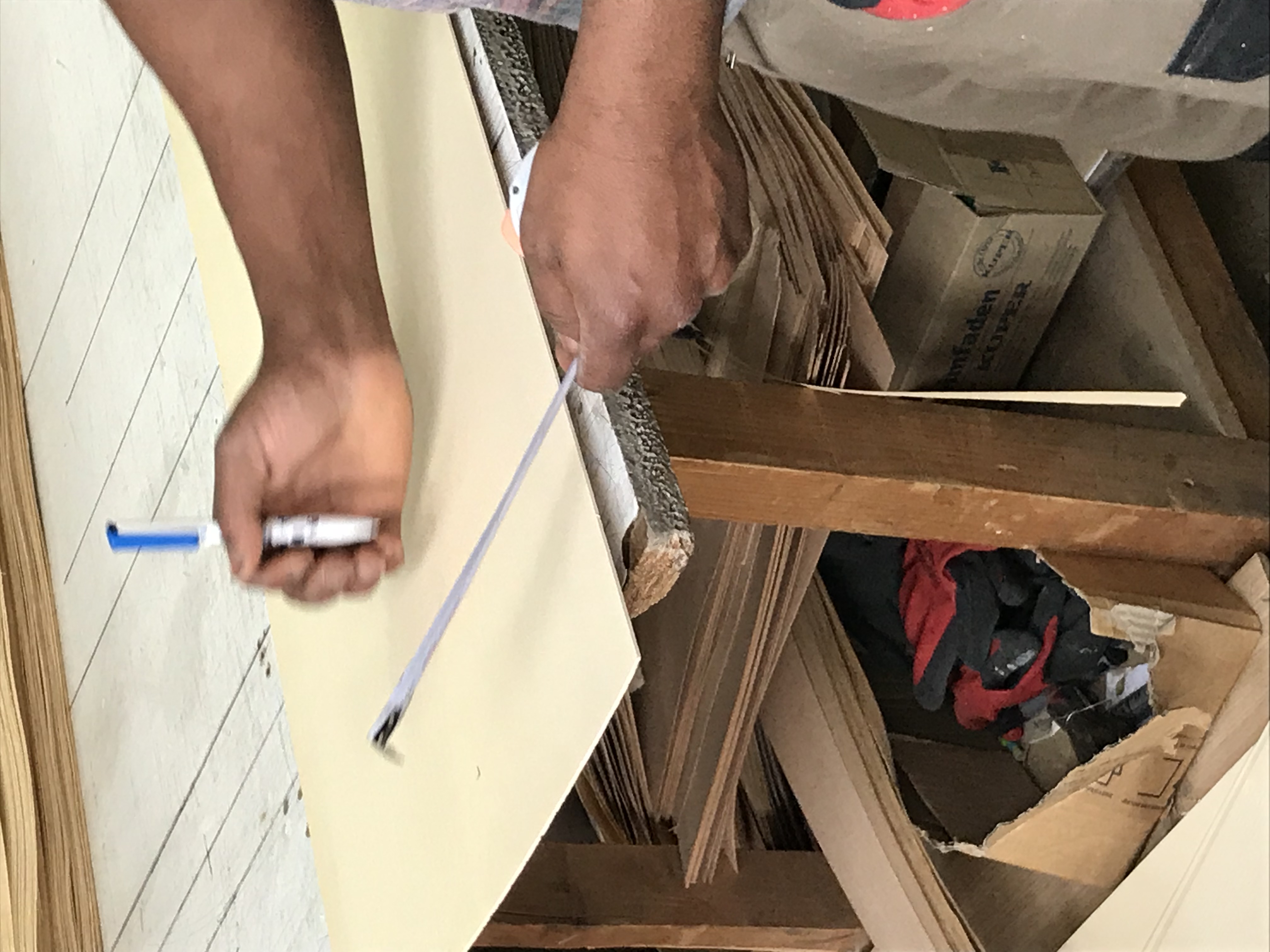 On laisse un supplément de longueur par rapport au produit final