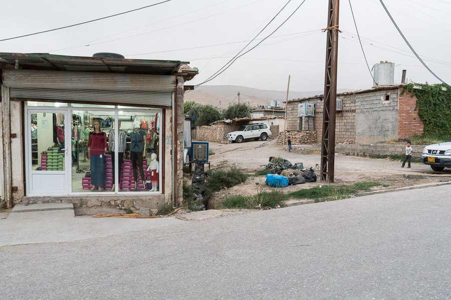 Camp de Maxmur, Irak. Depuis l'attaque de daesh en août 2014, les habitants se sont équipés de voiture puissantes.