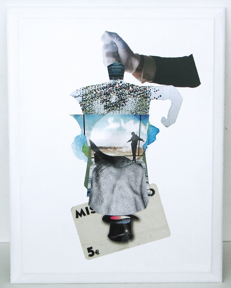 L’œuvre in situ, 2010. 27 x 21 cm. Dans la série des petits collages avec 1 verre de lunettes, 1 fragments de corps, 1 fragment de monnaie.