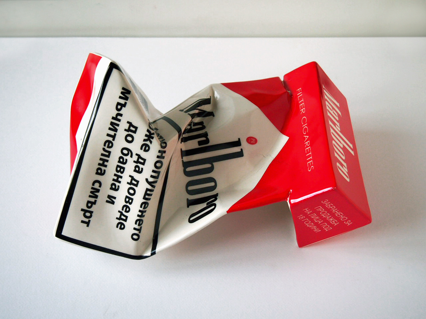 Disposable, 2013, porcelain, 40/25/25 cm