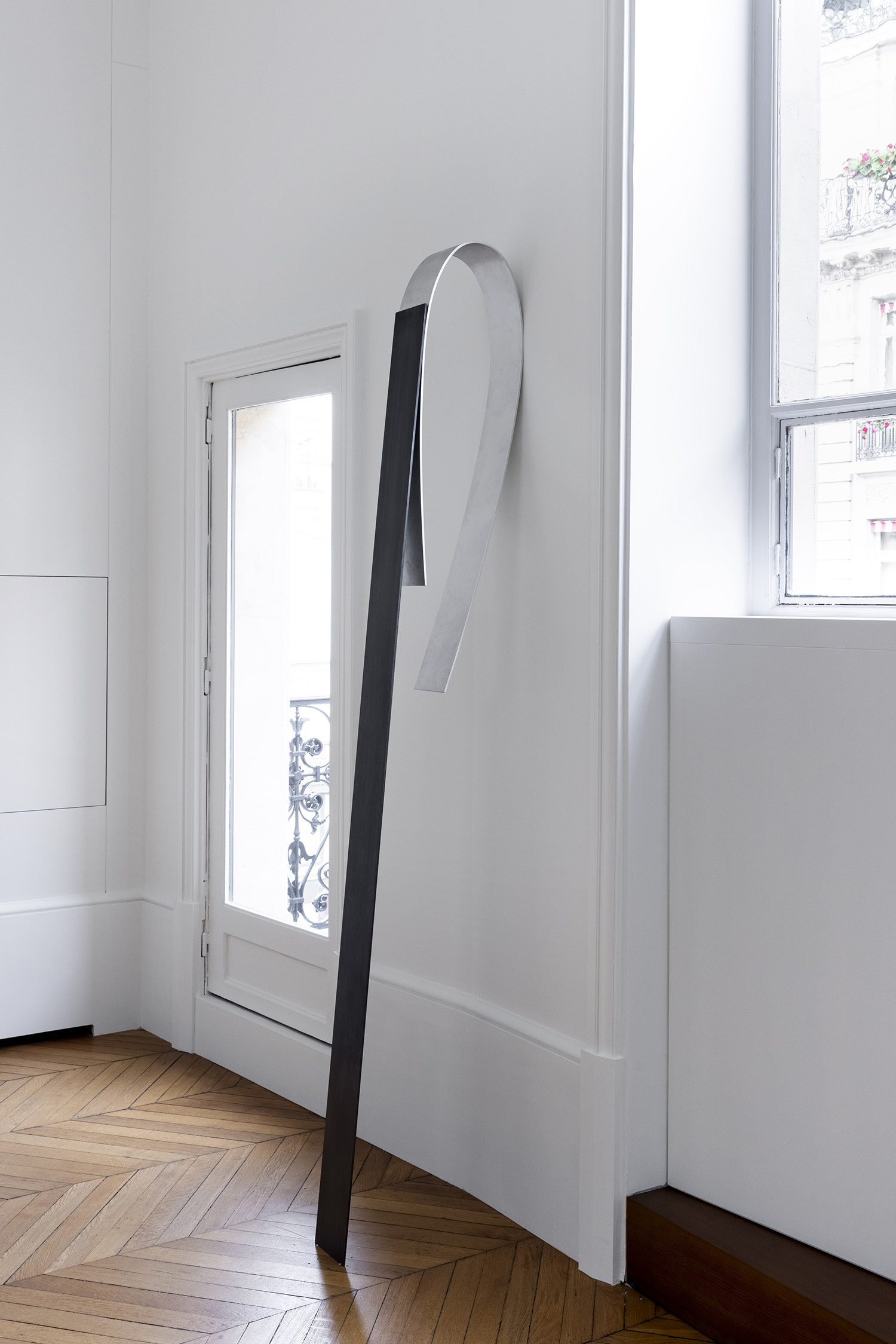 I/U 13, 2024aluminium, 250x14x46cm© Tadzio