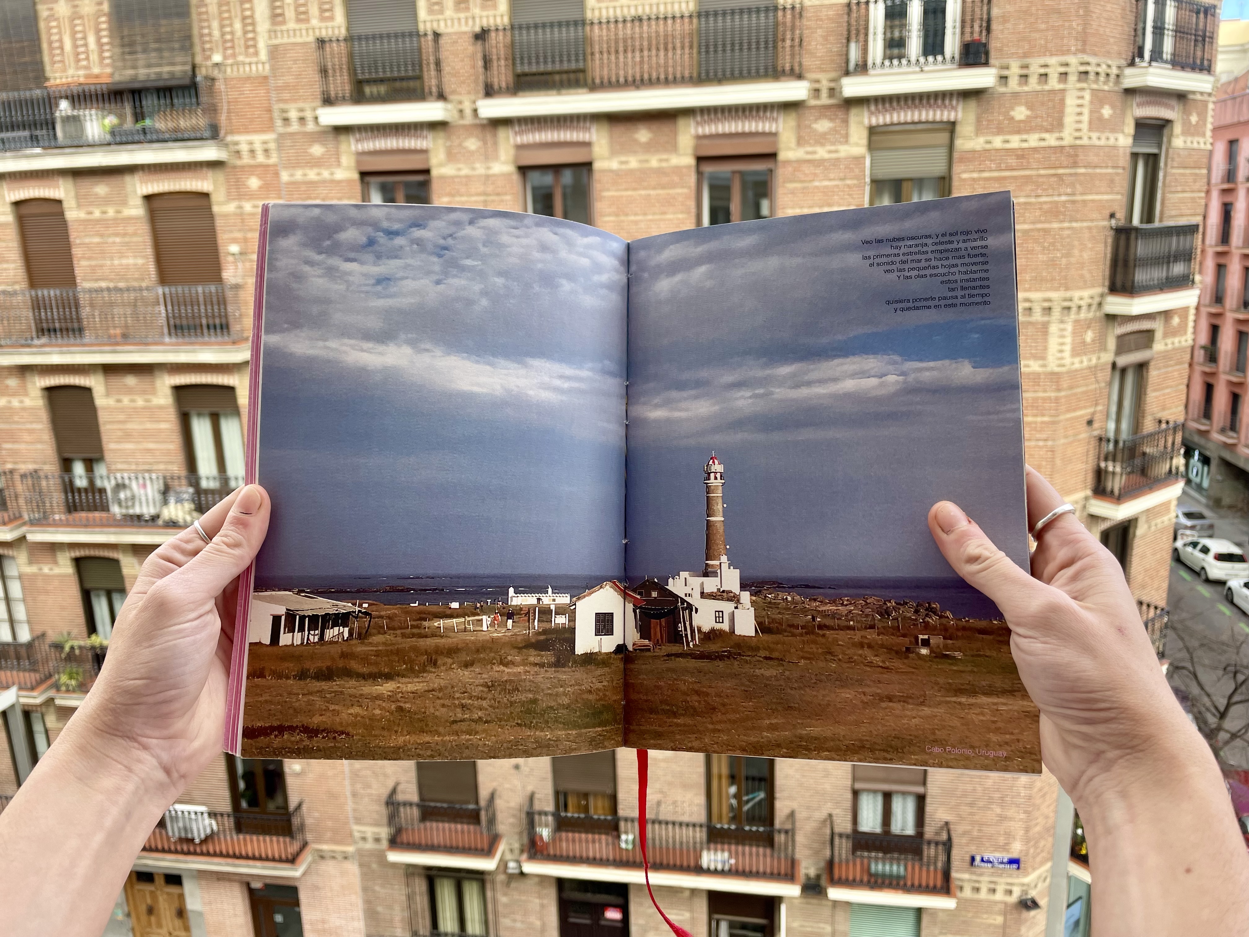 1. Un pequeño libro de fotos y palabras
