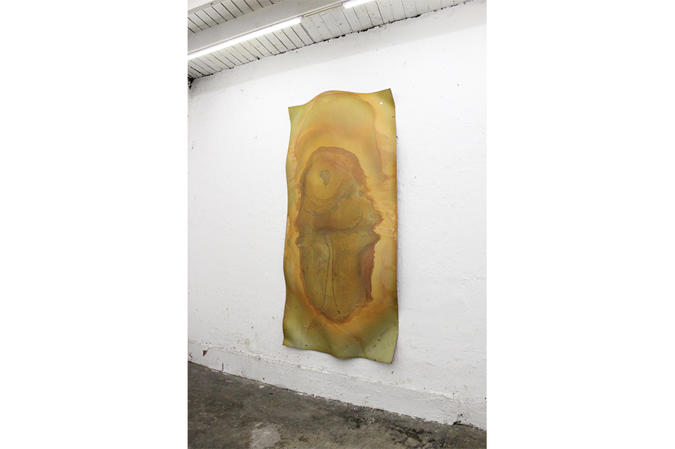 Adolfo Bimer203, 2013Barnices y spray sobre aluminio compuesto244 x 122 x 40 cm