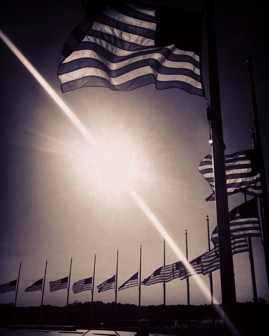 Be patient … there will be brighter days… united takes us up to the furthest brilliance … / Washington Monument / October 30, 2020 / Photo: Shaghayegh Fazel @art_arch_home