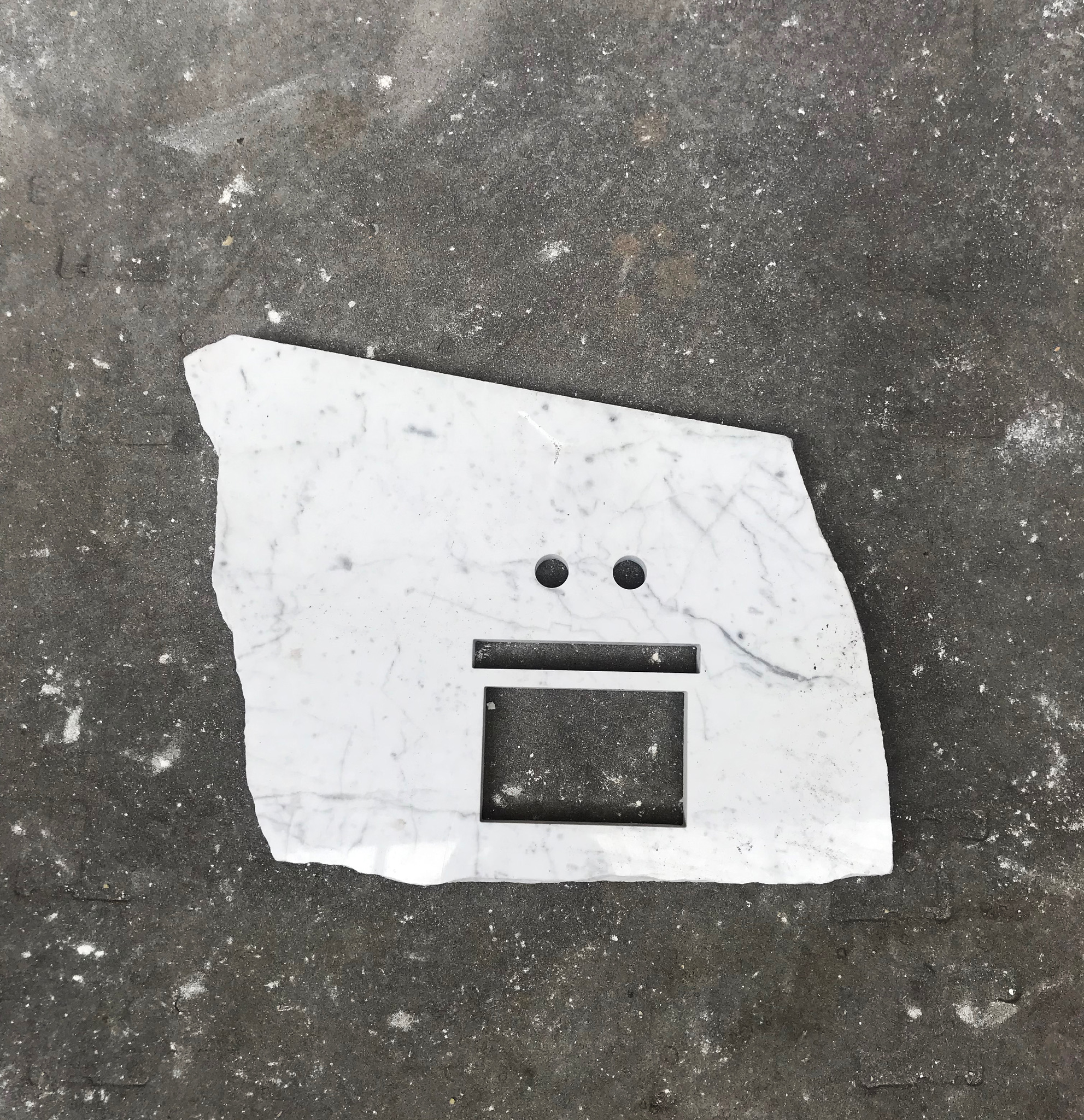 Mutation [Fantôme #1], 2022marbre, 28 x 36 x 2 cm