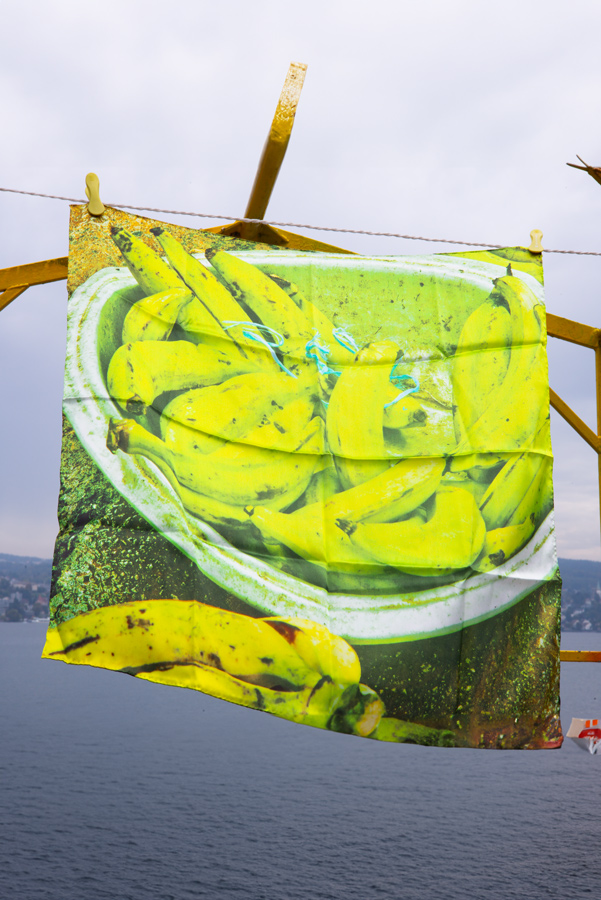 BANANAS / 67x67cm / 100% Satin Silk