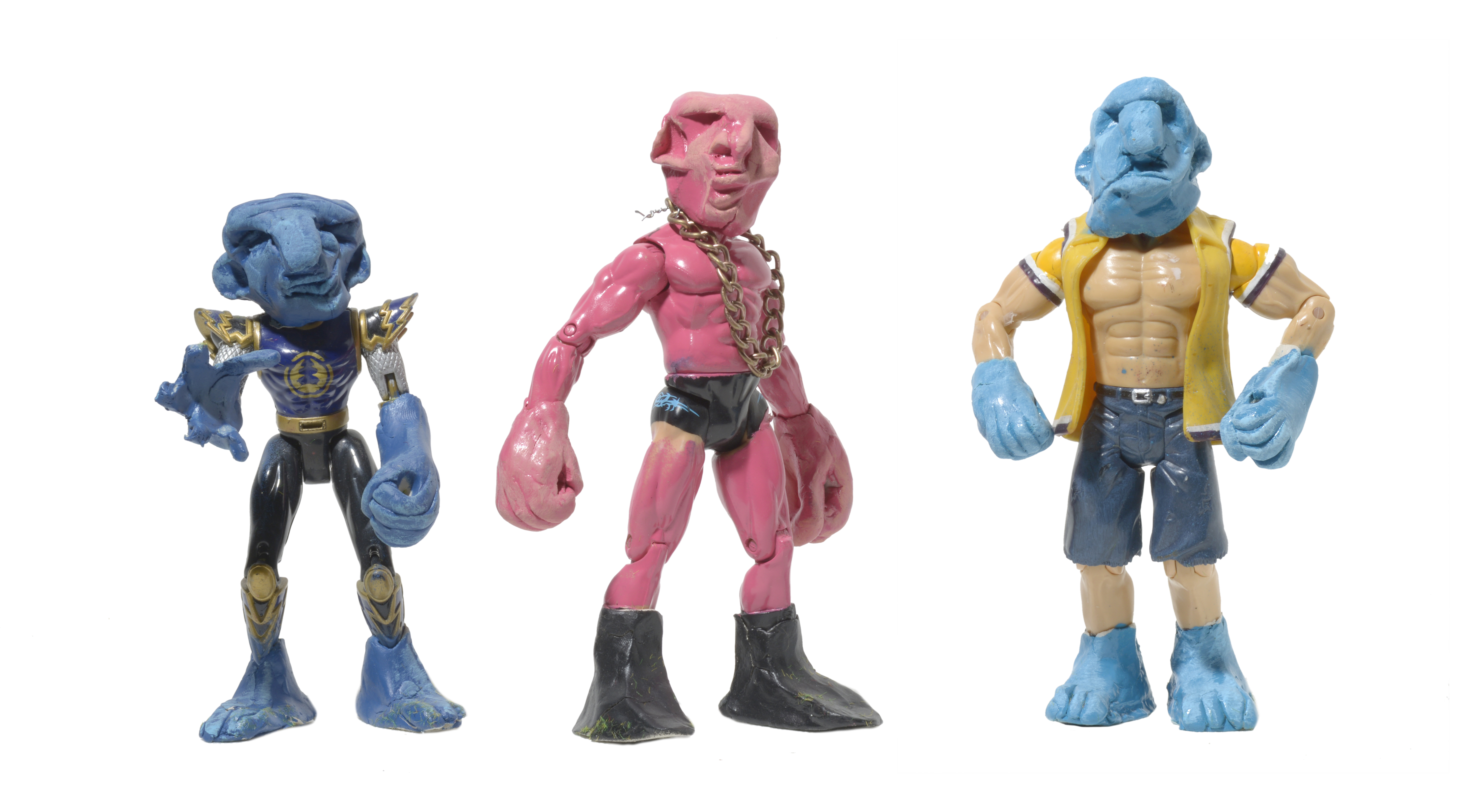 I toys adorano la nuova Txakurra #51mixed media, 15x34x6cm, 2016 · info