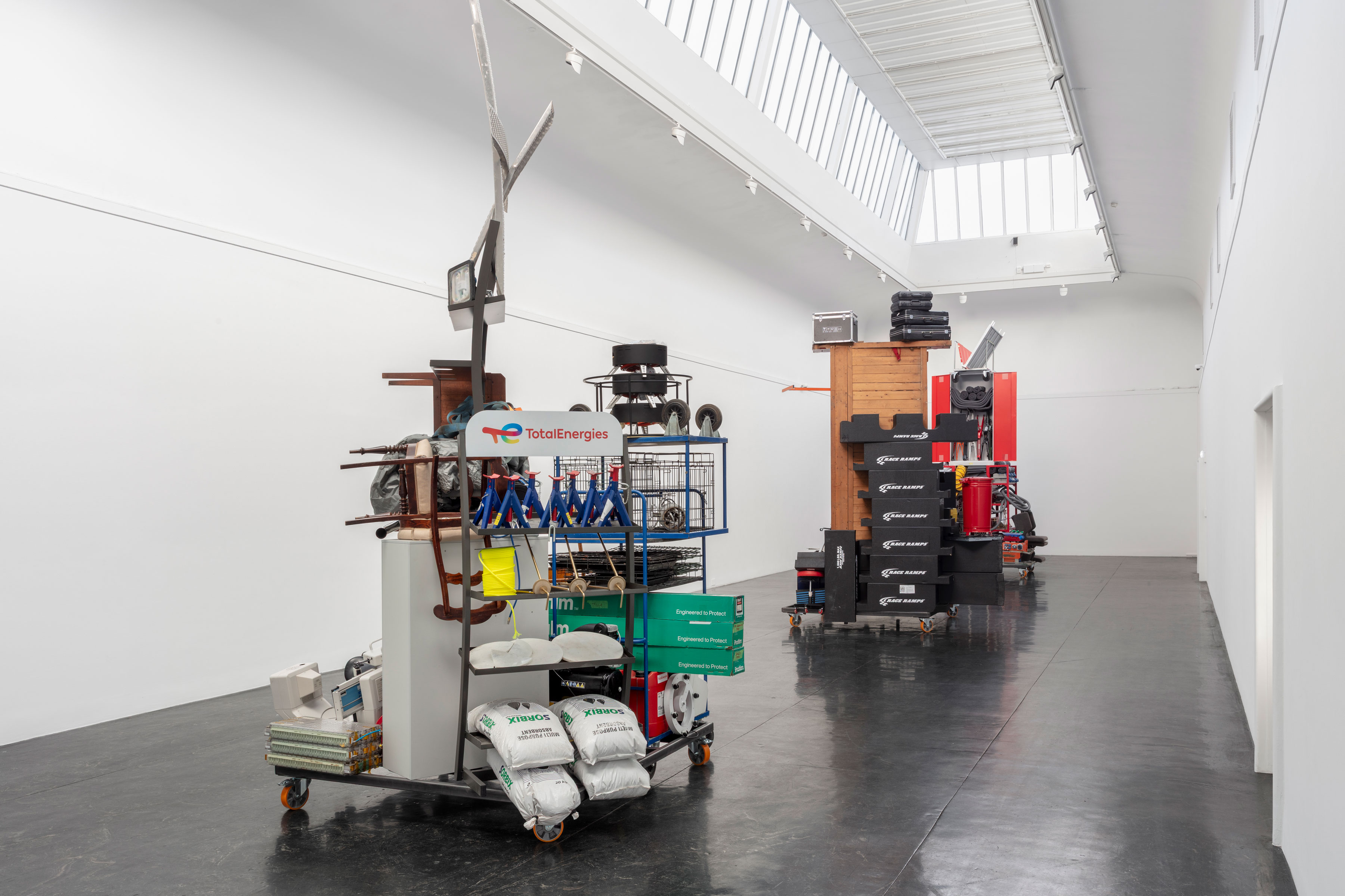 DIE PLEITE by STIAN &Aring;DLANDSVIK at KUNSTNERNES HUS curated by IDA KIERULF [from 20251107 to 20251221] [Photo: Tor S. Ulstein / Kunstdok]