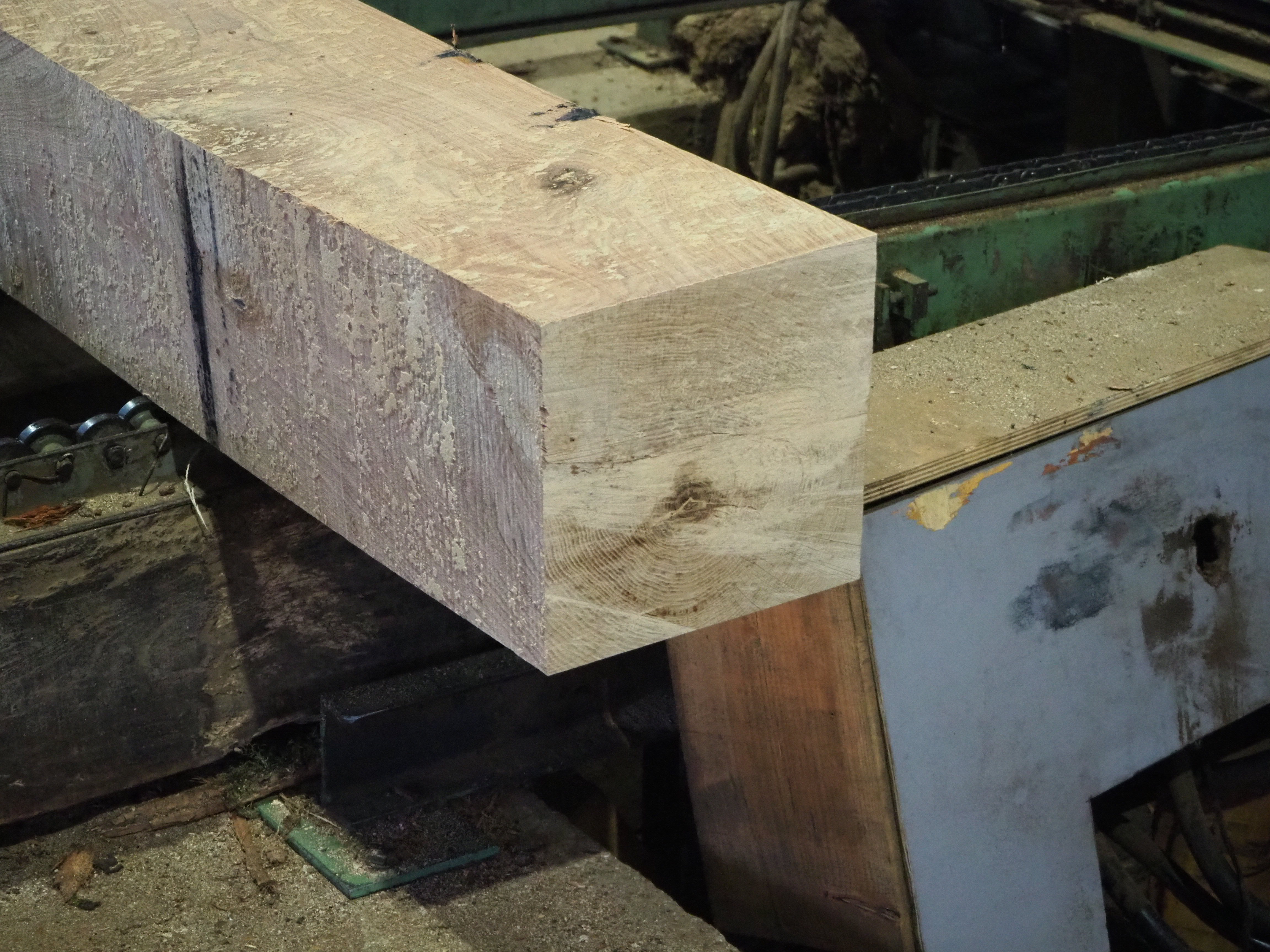 Ici des bastaings brut de sciage 