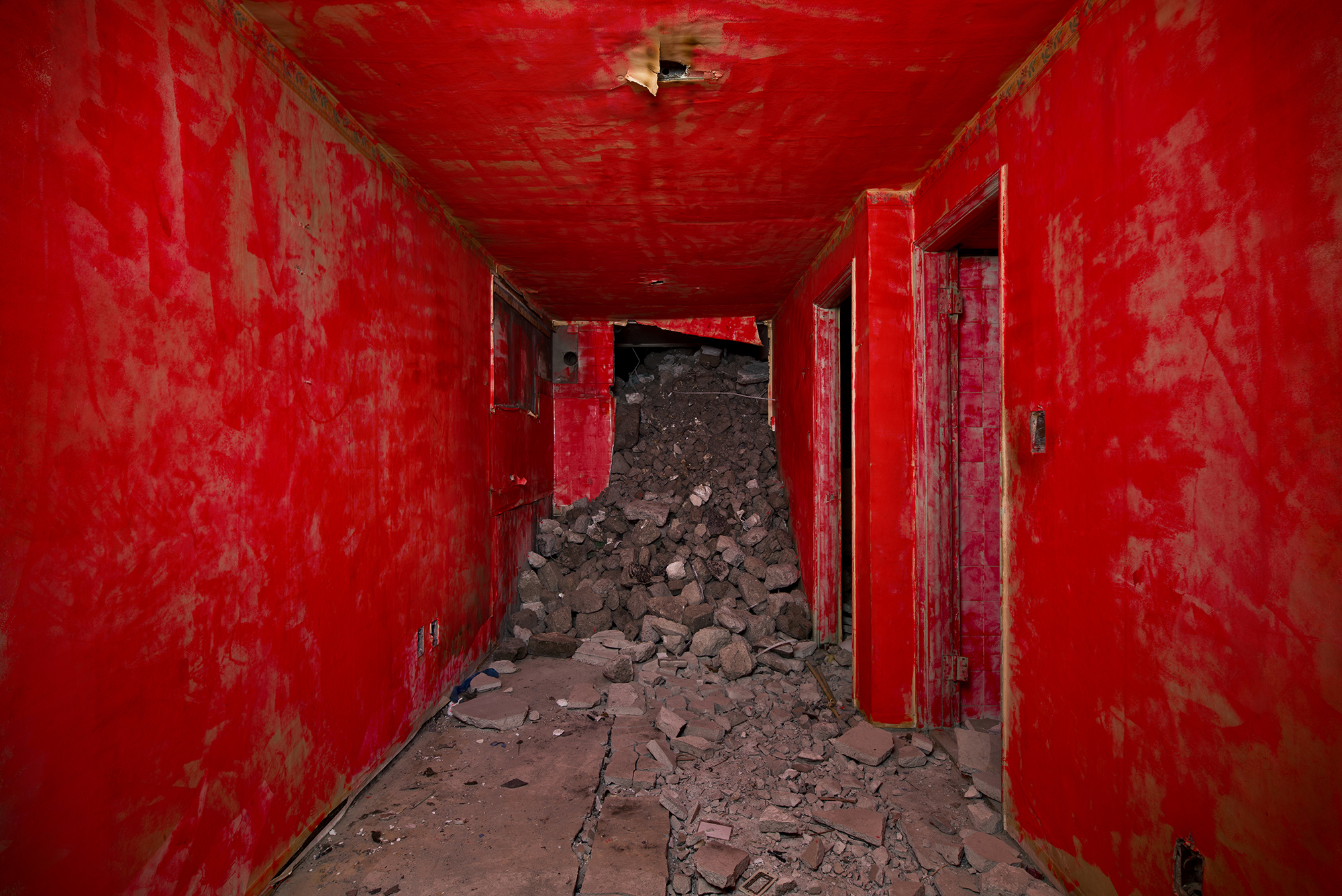 Demolition Site 01 Inside_Pigment print_120x160cm_2013