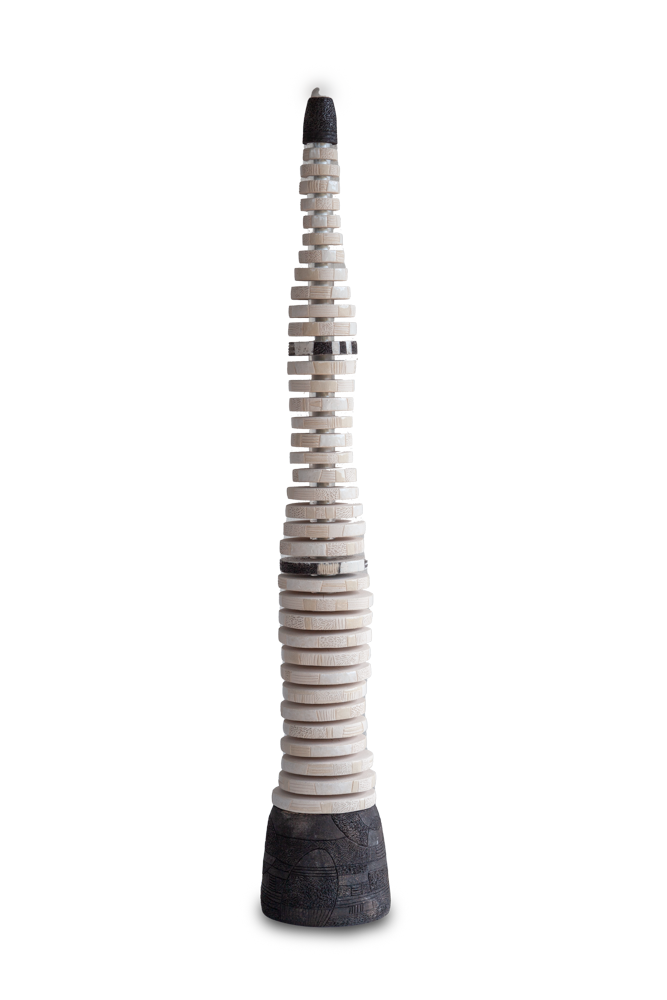 Biancaspina (Ceramica Raku, refrattario bianco, smalto, alluminio, plexiglass cm 13x88x13, 2020)