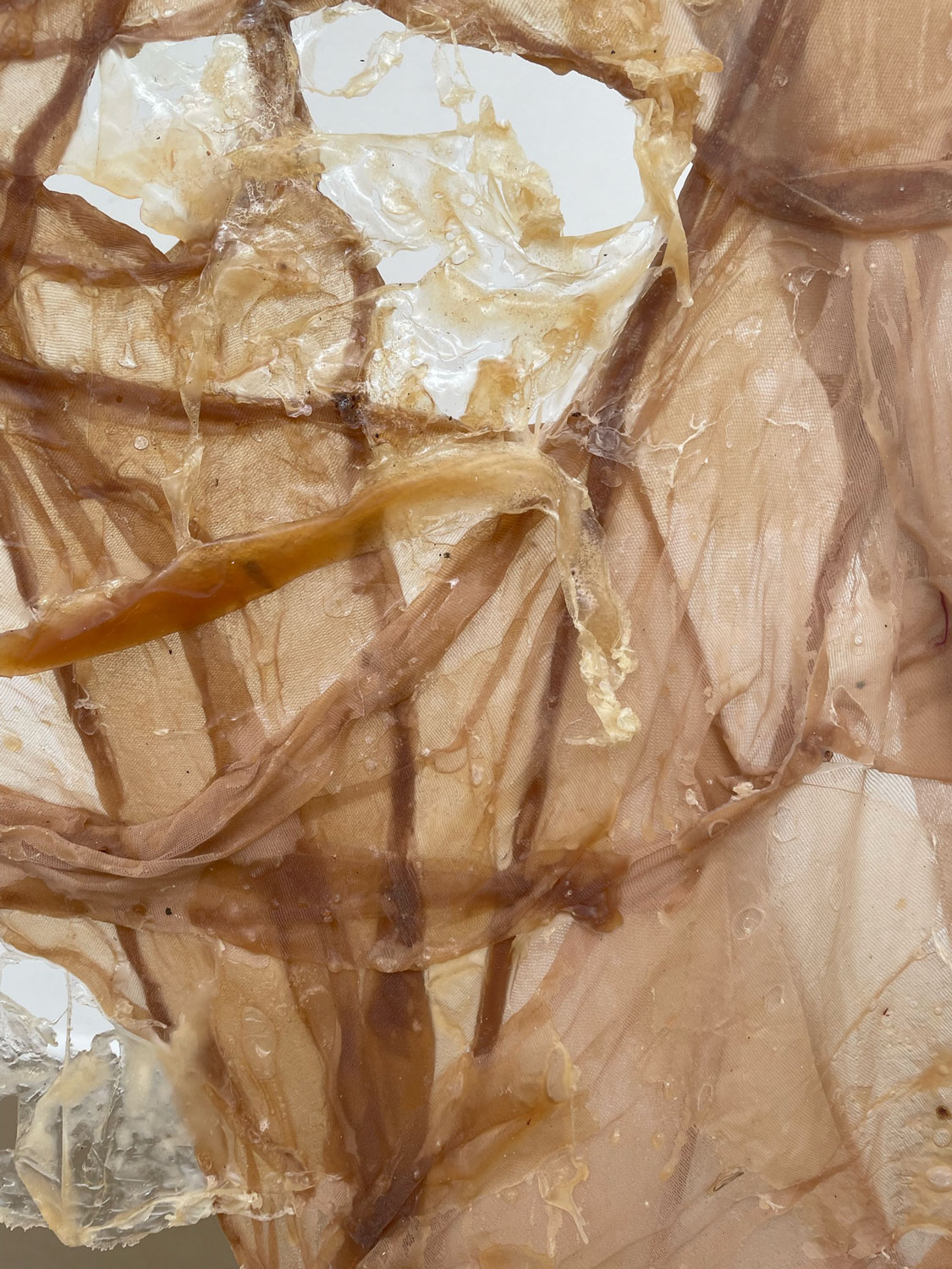 „07.03.2023“ - Acrylfarbe auf Metall, Nylon, Naturlatex - 90 x 45 x 135 cm - 2023