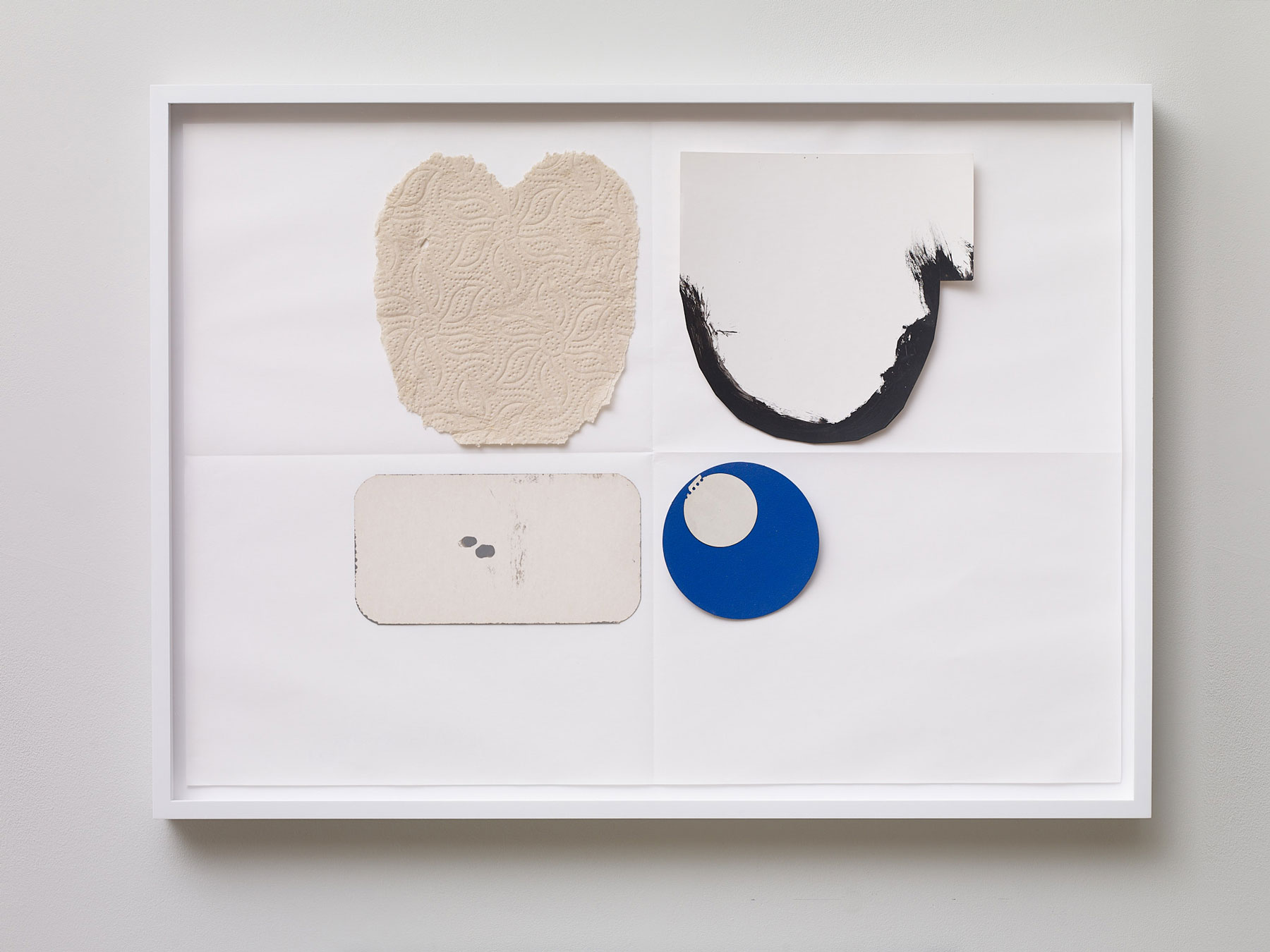 Joëlle Tuerlinckx Collage d’Atelier ‘Petit Katern 2/4 -serie papier sol d’atelier/rues, 2020-21 Photo: Stephen White and Co