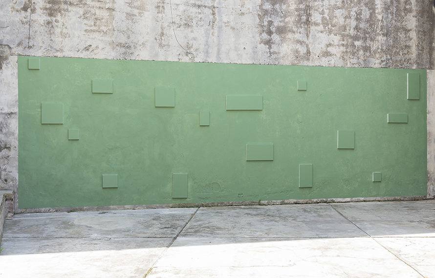 Prisma (2015), acrylic on concrete wall and canvas. Dimension variable.