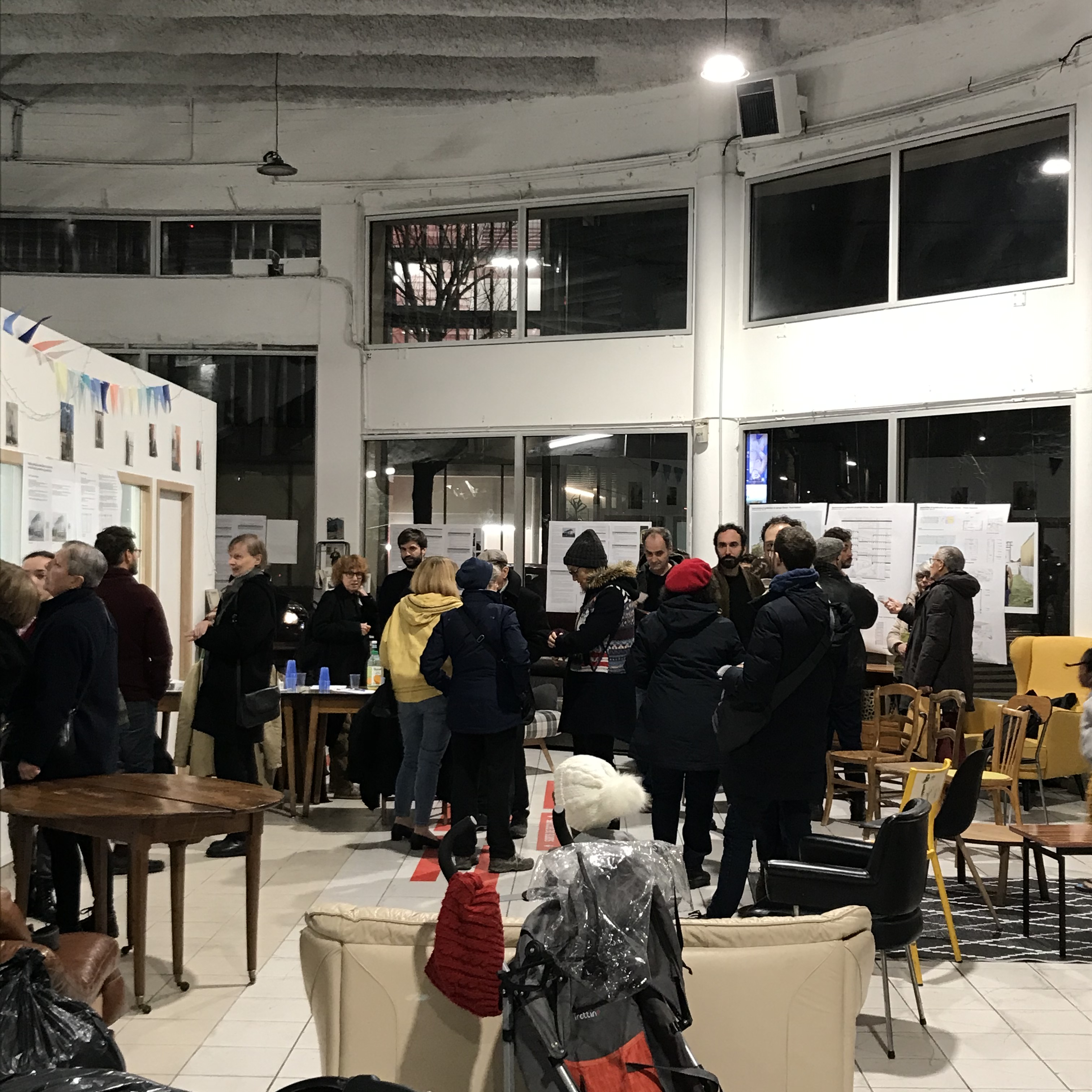 Dialogue Workshop in the former CITROËN garage in Paris. Project for the rehabilitation and extension of 8000m² of student housing, makers labs and retail. In collaboration with Palast