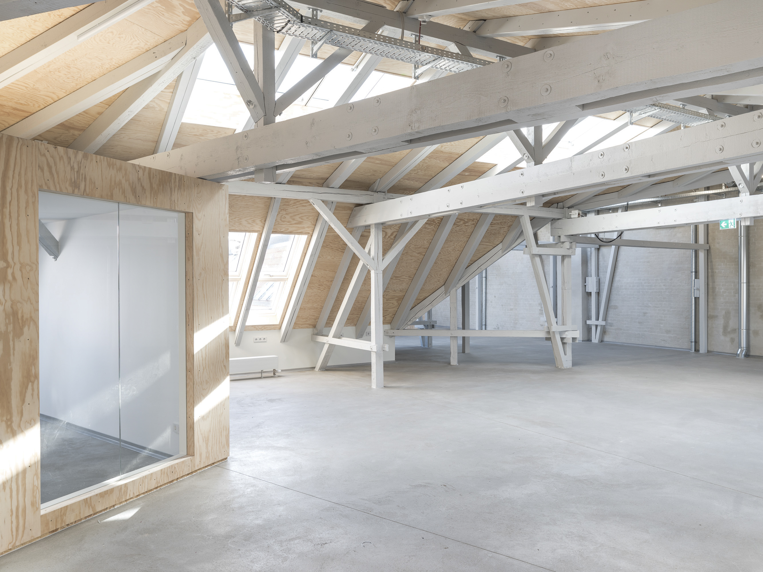 Open-Office mit Besprechnungsräumen, © Jan-Oliver Kunze, STUDIO MARS