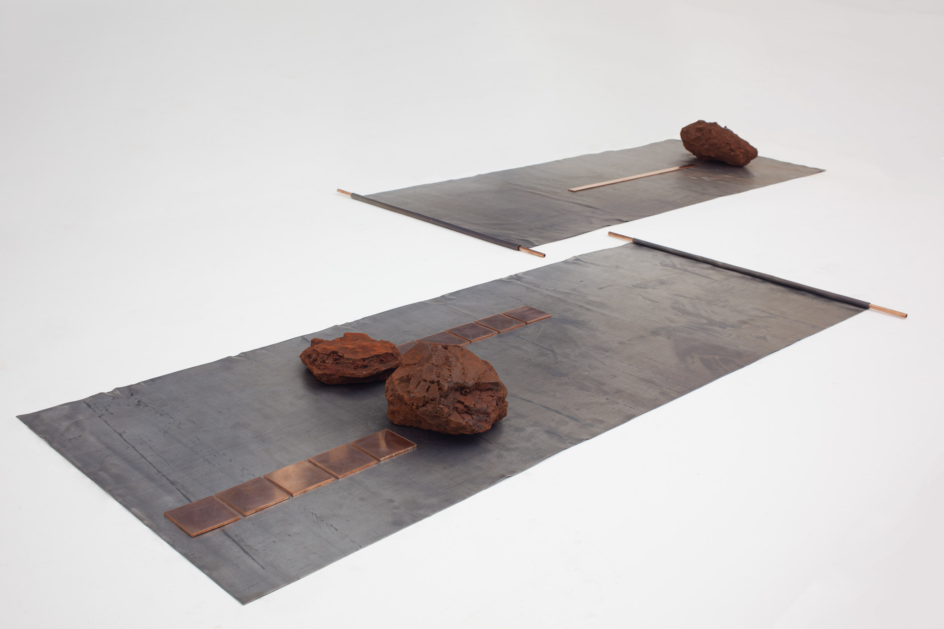 LUNAÇÕESChumbo, cobre, pedras de minério de ferro. 195 x 98 x 9 cm. 2023