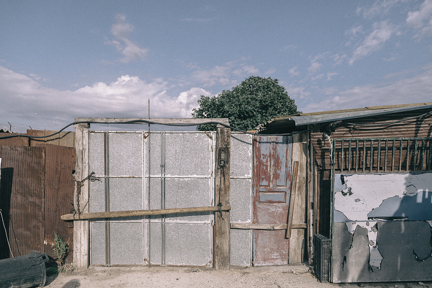 Fotos Serie Héroes construcciones chabolas cuadras caballo periferia de Sevilla