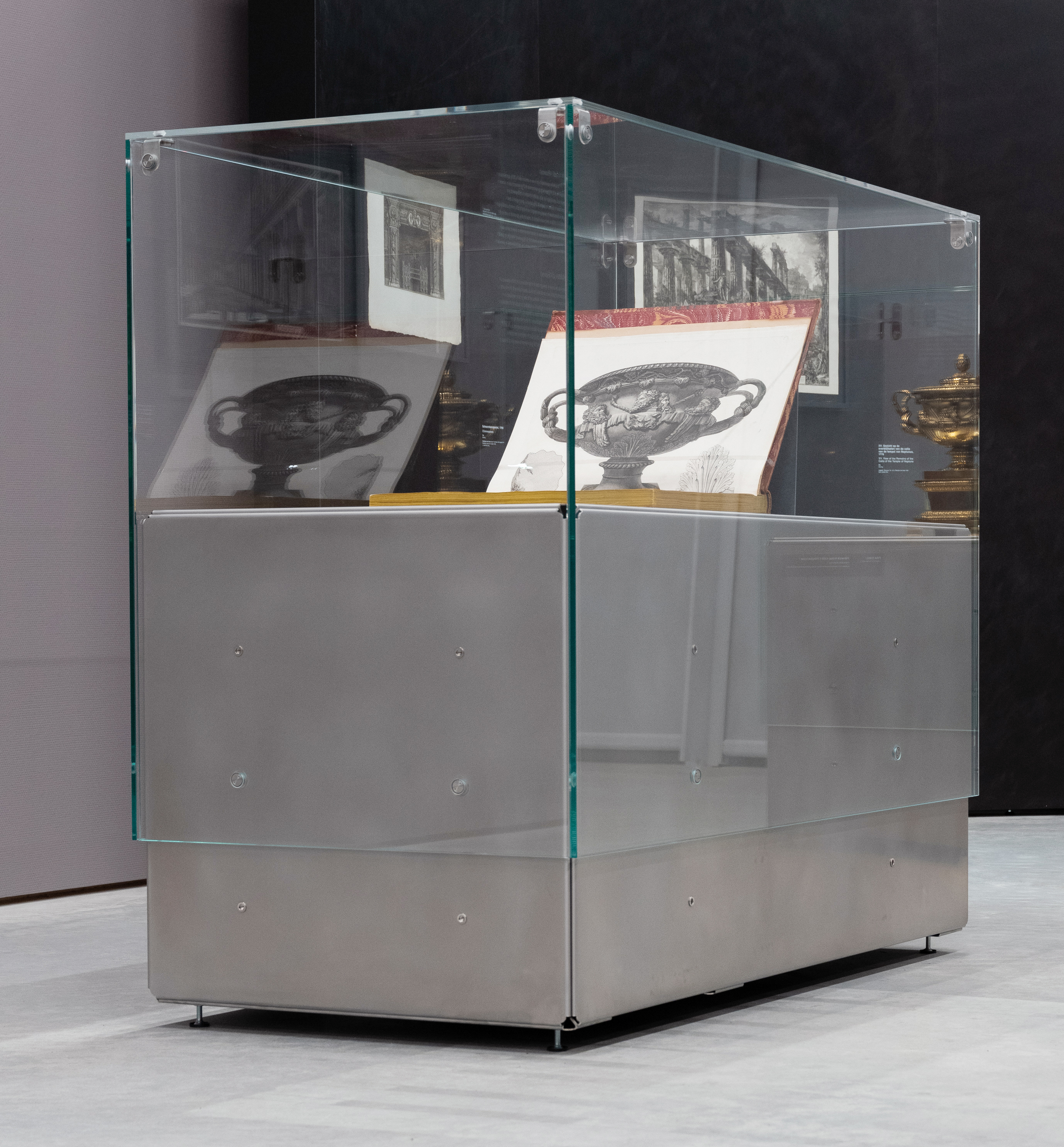 Modular Glass Freestanding Museum Display Case