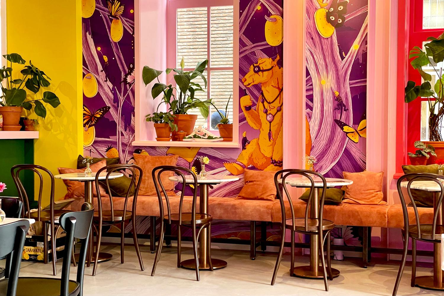 Blue Banana's | Interior illustration