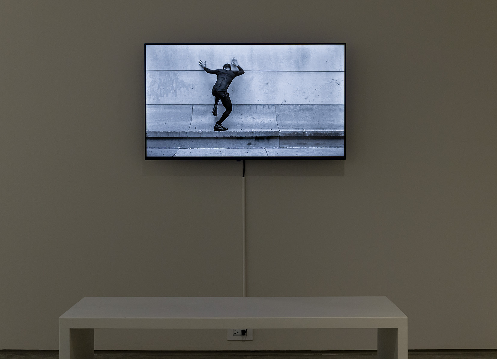 Zachary Fabri, "Mourning Stutter," 2017/2022, single channel video with sound, 8:00 min. Director, performer, sound composer: Zachary Fabri; cinematographer: Rodrigo Valenzuela; project manager: Bella Hall. Commissioned by the Barnes Foundation. Photo by Etienne Frossard. 