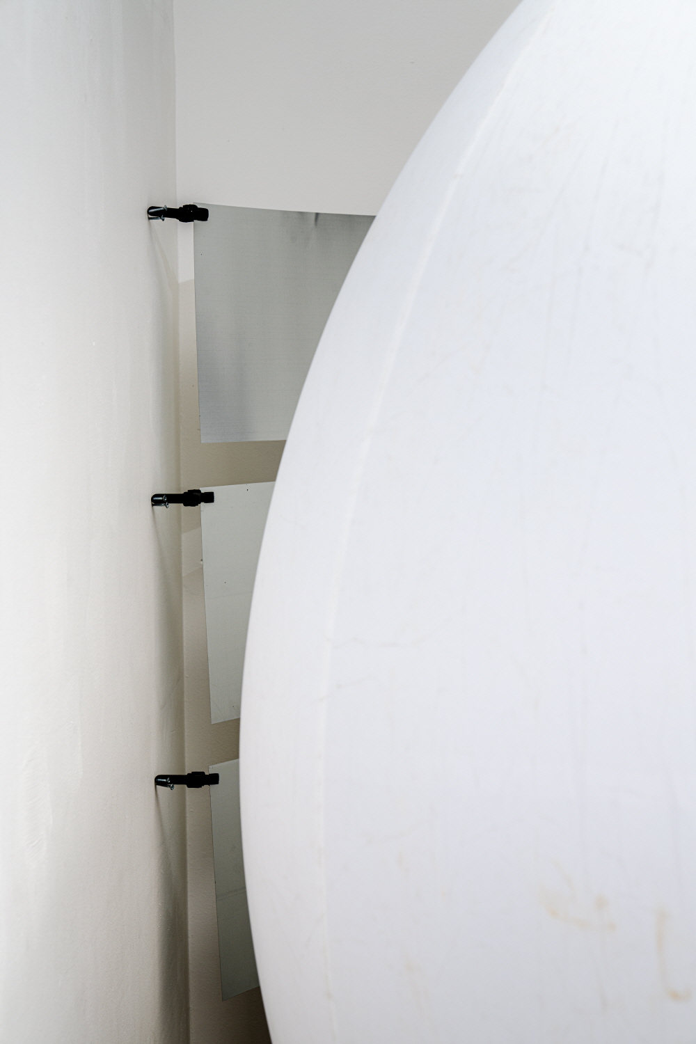 소리 판, 2023, 고정 집게, 함석판, 가변설치