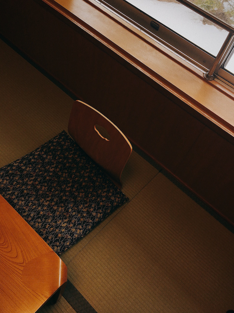 Chairs of Kusatsu © Yoshika Kon