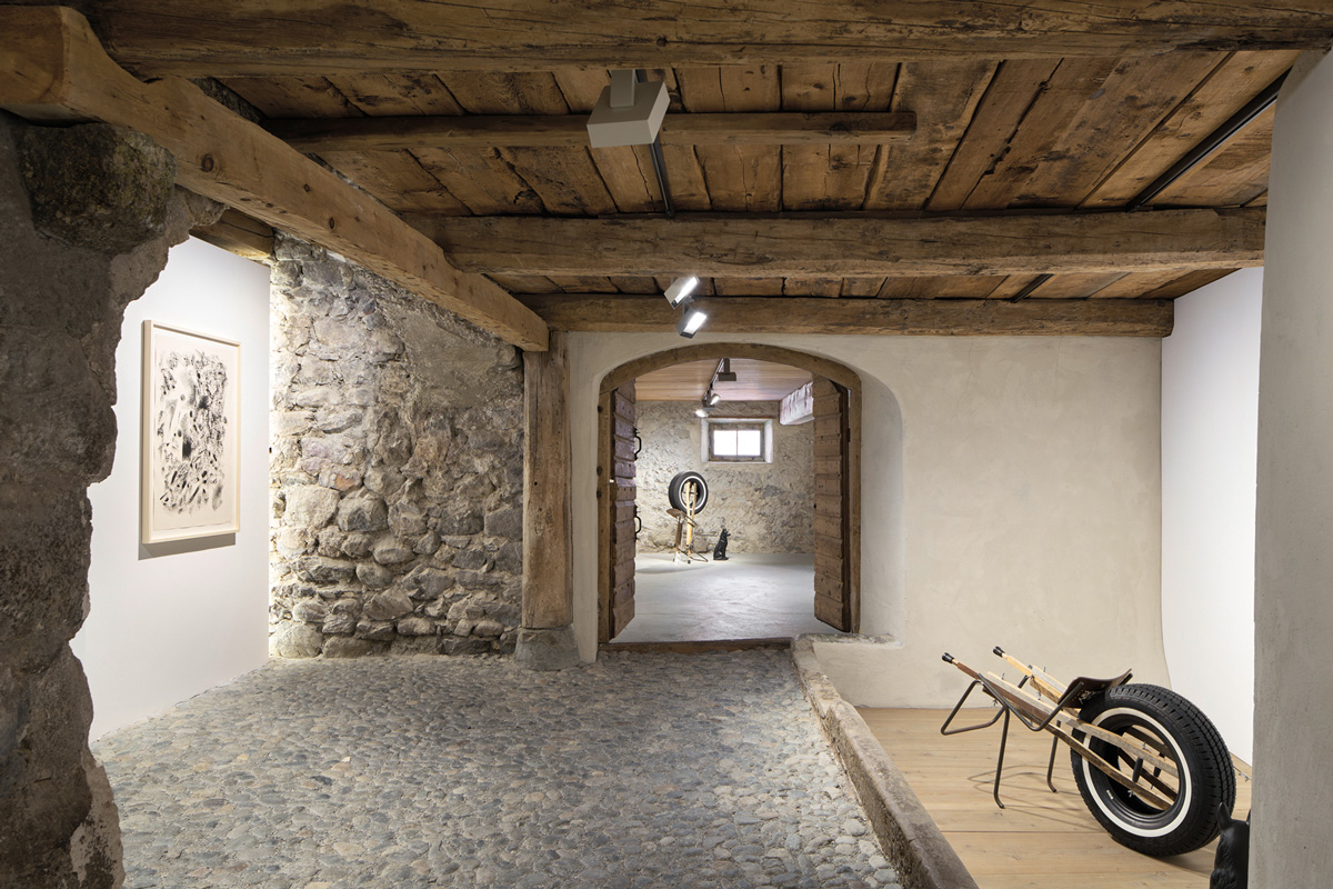 Kemang Wa Lehulere, Where Did the Sky Go (2020) | Installation view at Galerie Tschudi, Zuos, Switerzland | Courtesy of Galerie Tschudi