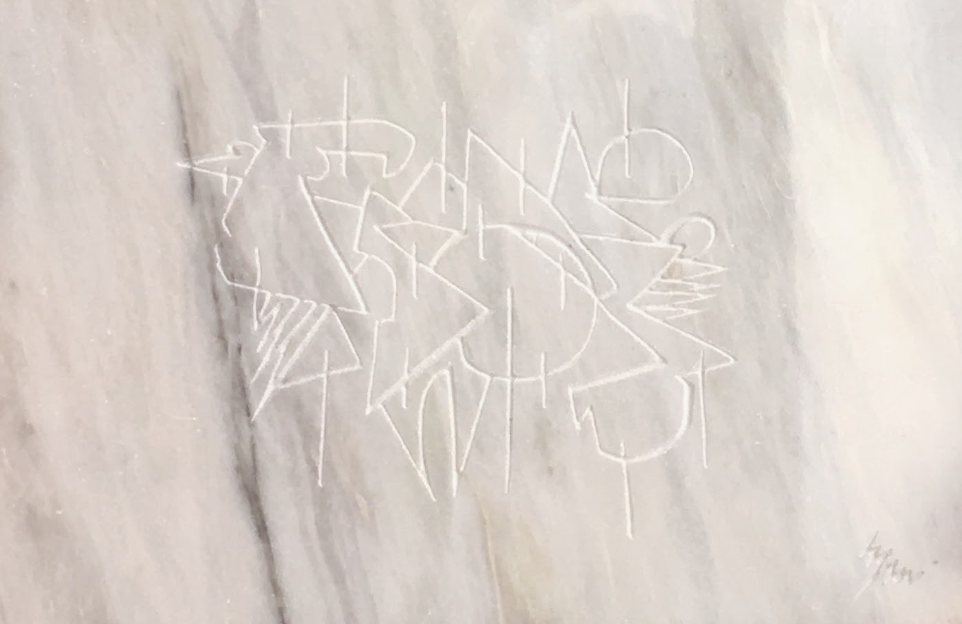 ‘a chuva cai nas formas sem conteúdo’, 2020, marble carving