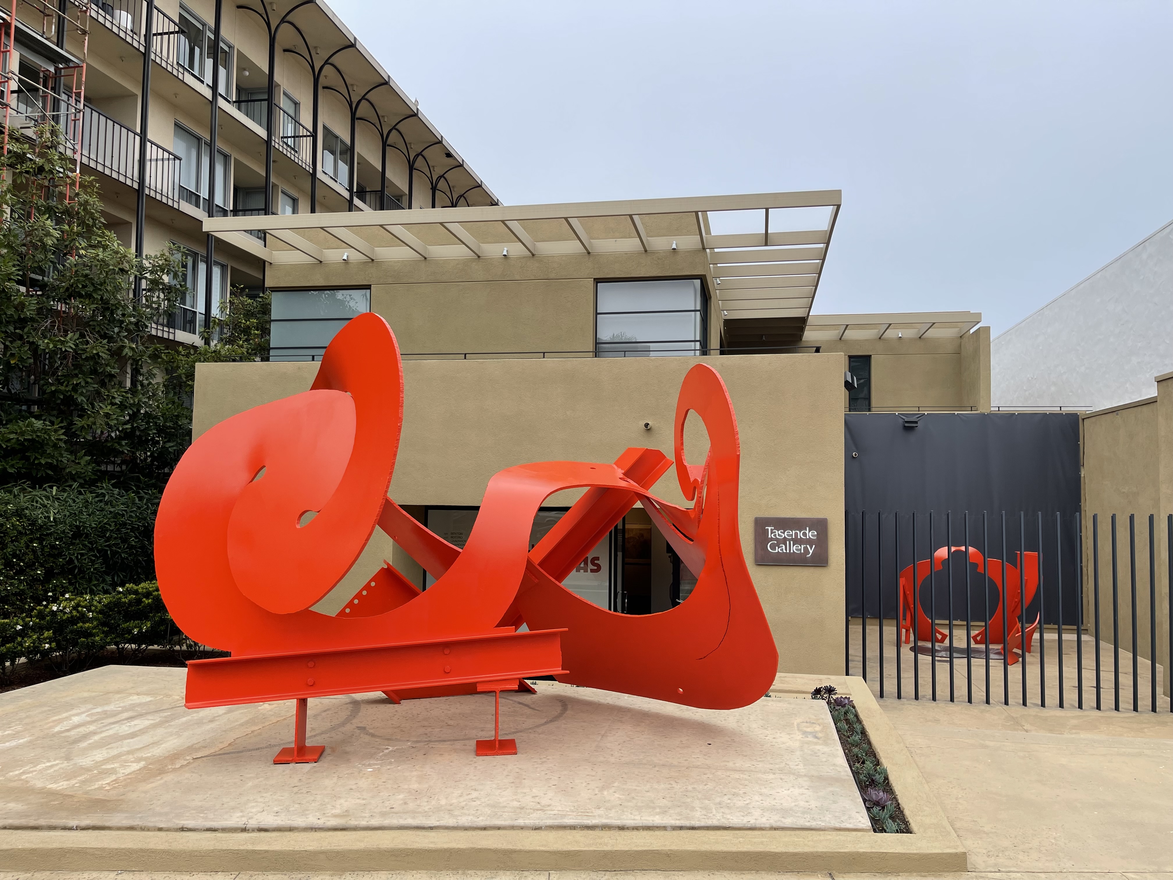 Installation view, courtesy of Tasende Gallery, La Jolla, CA. L to R: Mamma Mobius, 2021, Untitled, 2022.