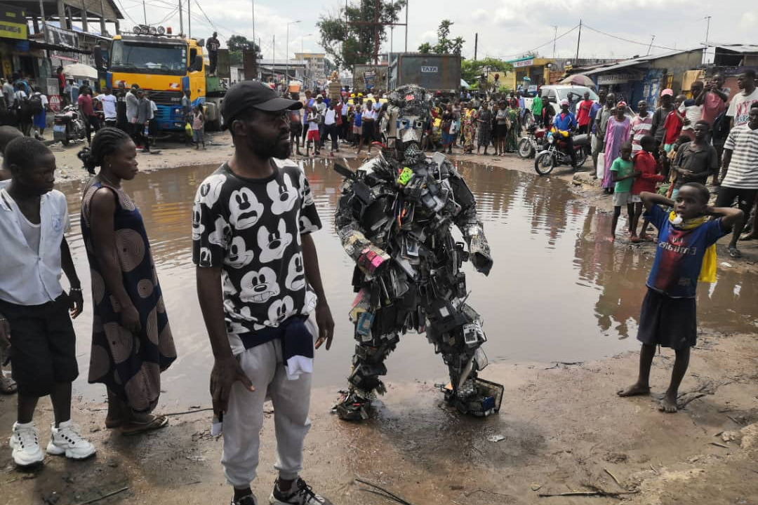Nada Tshibwabwa. Performance, Kinshasa, 2019. Photo: Elie Mbansing.