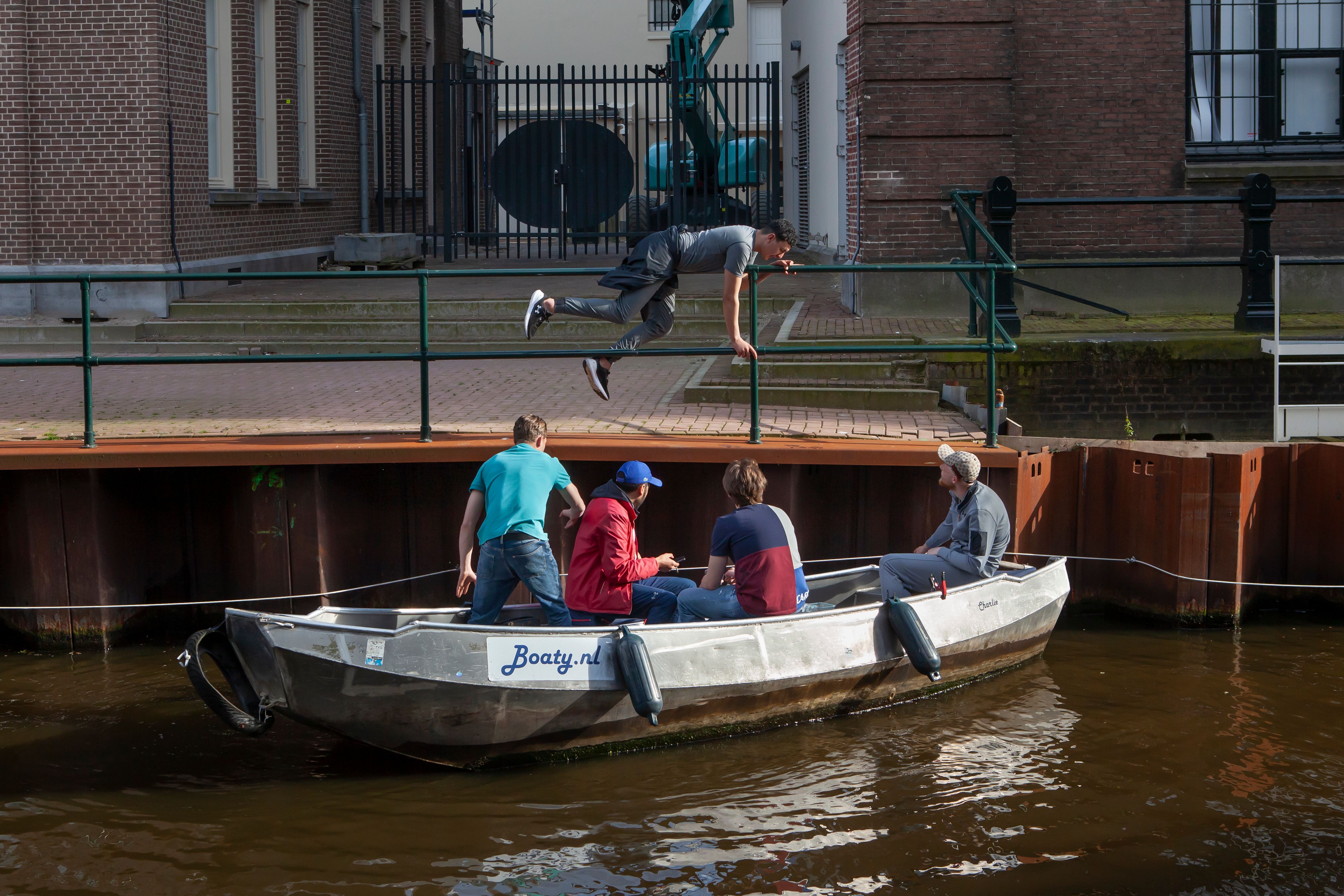 Commissioned work for the Dutch Museum of the Canals. I photographed life around several sites in the Amsterdam historic city center, where bridges and canal walls are being reinforced and repaired.