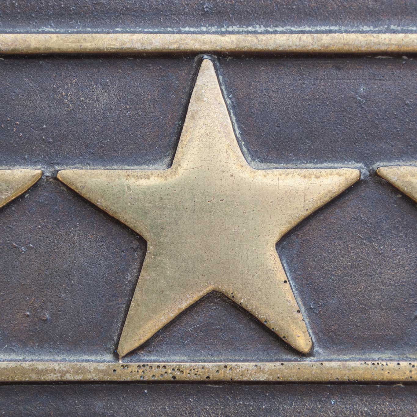 Sign 24/30 (Star of the Hotel Privat, Dresden), 2014, carbon print, 40 × 40 cm