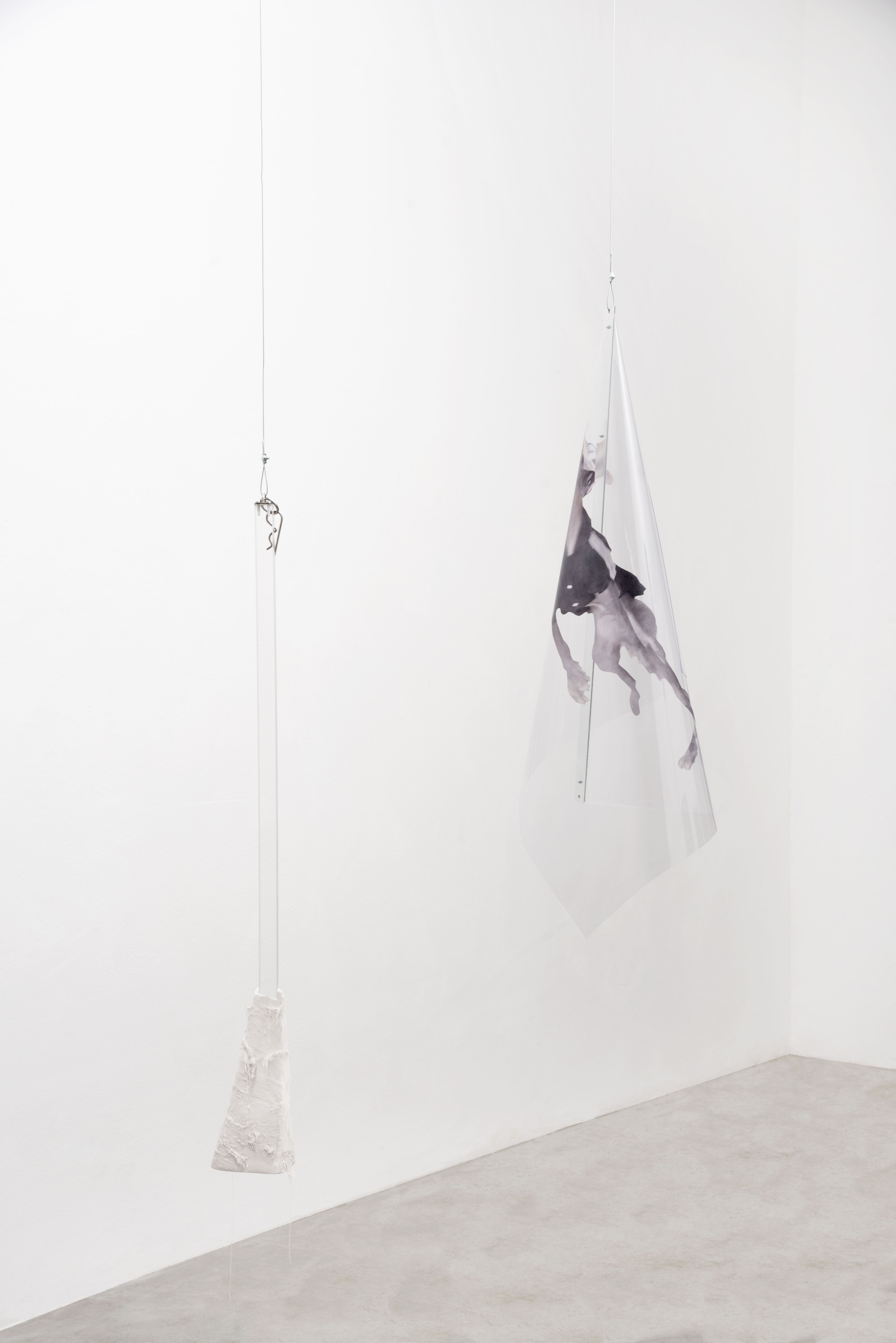 Installation view - Make space in order to be space
