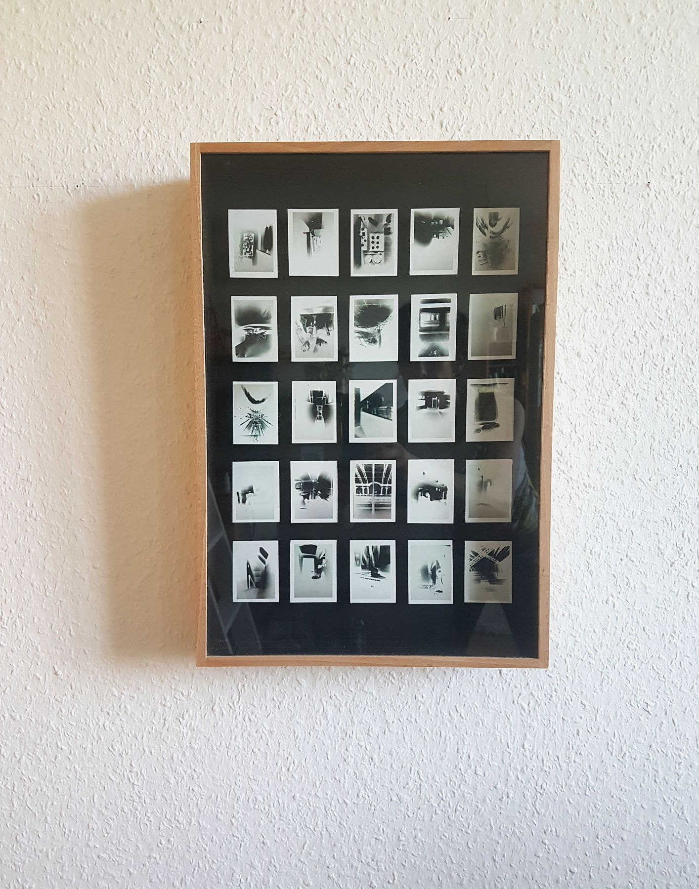 INTERSPACE, Installation mit Lochkamerabildern, je 3,5cm x 5cm, Serie 2014-2017.