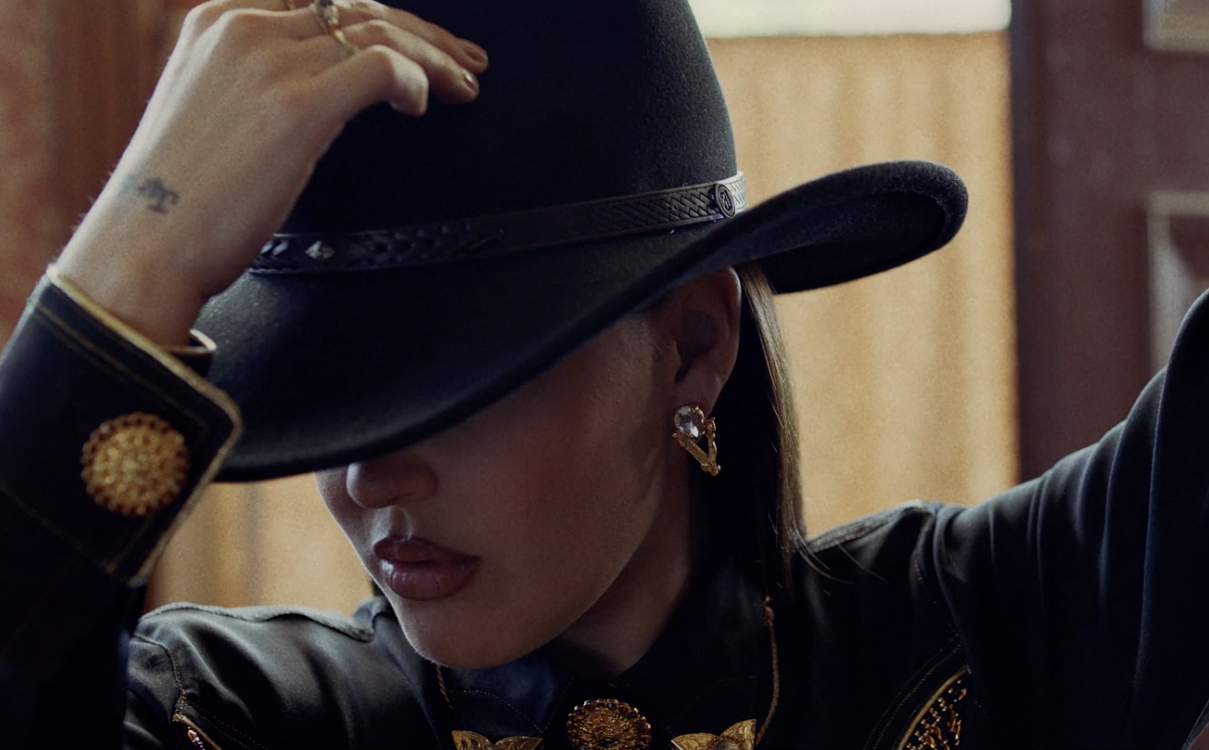 ANNE MARIE FEAT. SHANIA TWAIN 'UNHEALTHY' MUSIC PROMO / COSTUME ASSISTANT TO ELLIE WALKER