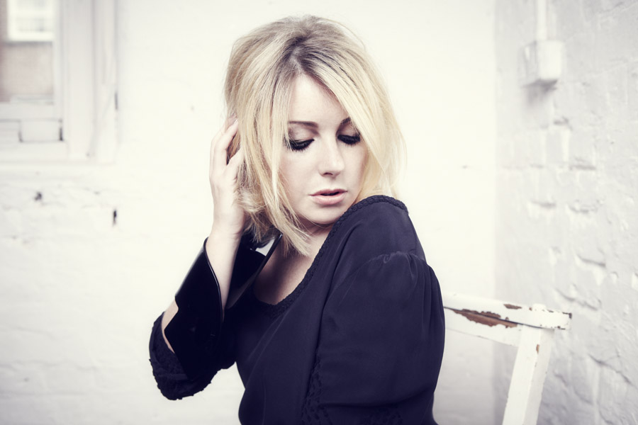 LITTLE BOOTS - SINGER