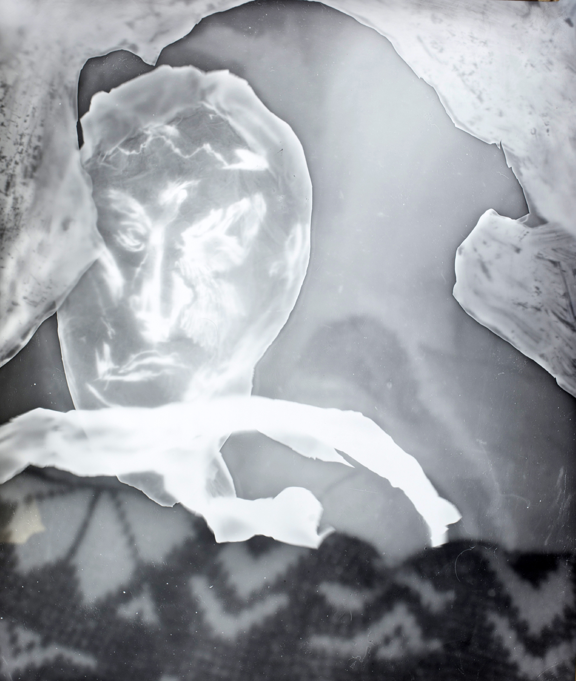 Evil on the Sweatersilver gelatin print, cliché verre and photogram on silver gelatin photographic paper, unique, 61x51cm, 2018 · info