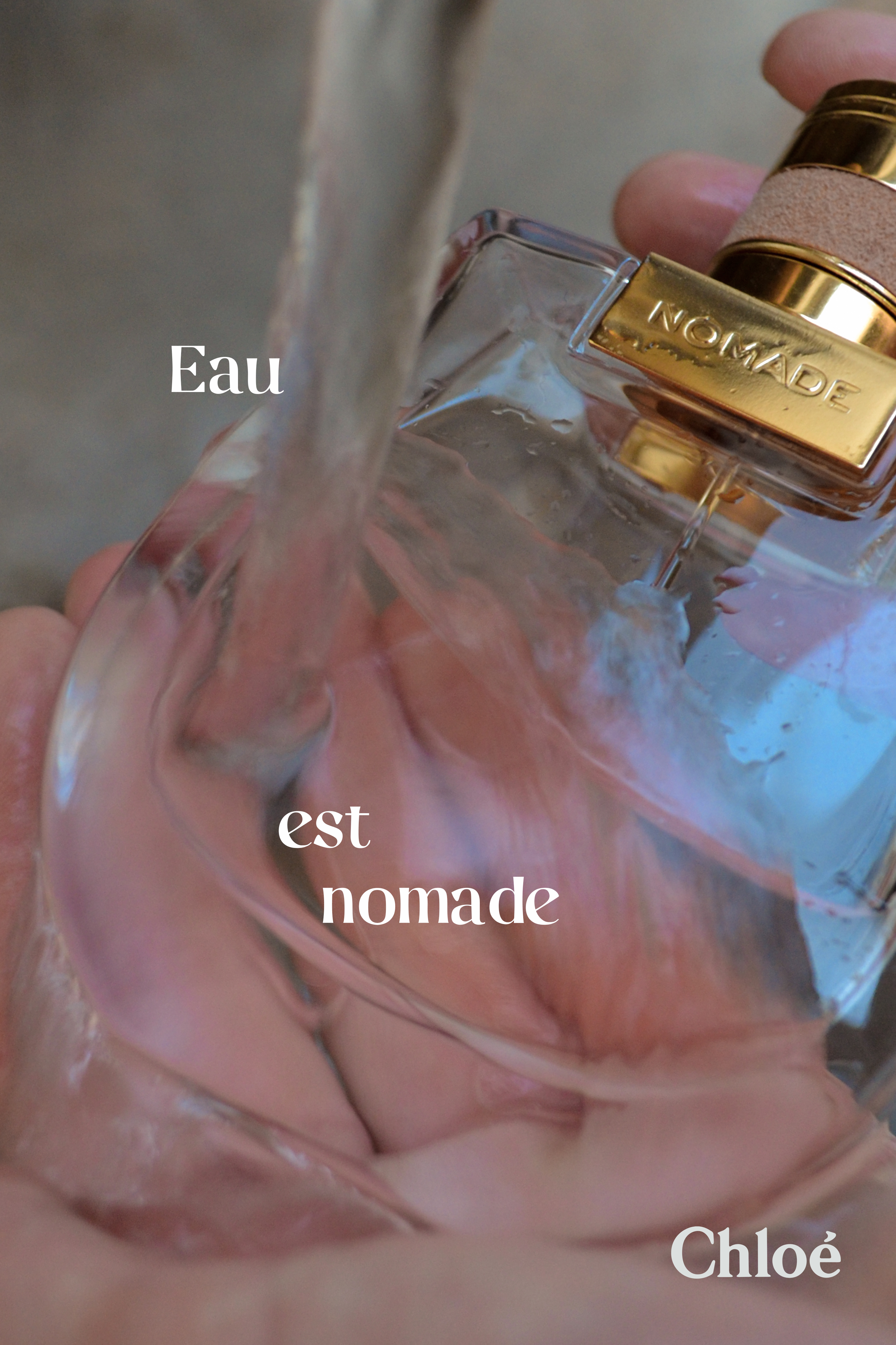 Juego tipográfico dónde "Eau" se separaba del resto de la frase.