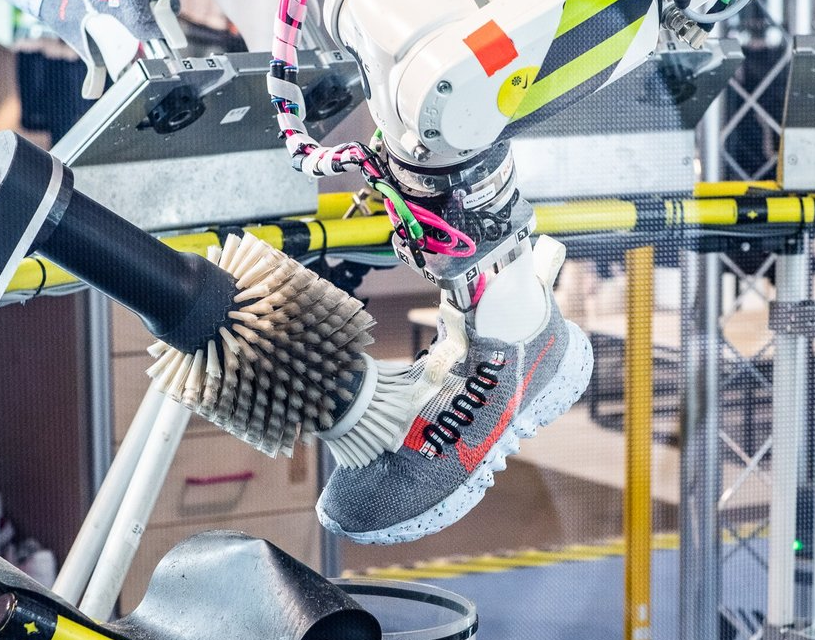 06 OCT — NIKE PRESENTA A B.I.L.L: EL ROBOT QUE LIMPIA Y RESTAURA ZAPATILLAS