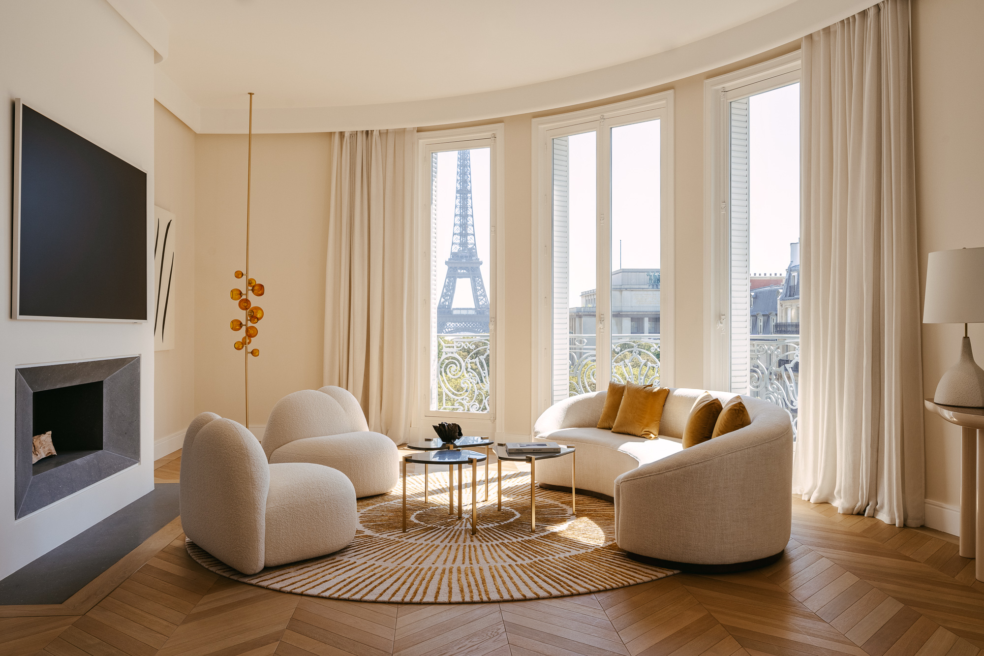 Parisian Apartment in Trocadéro with Invisible Collection