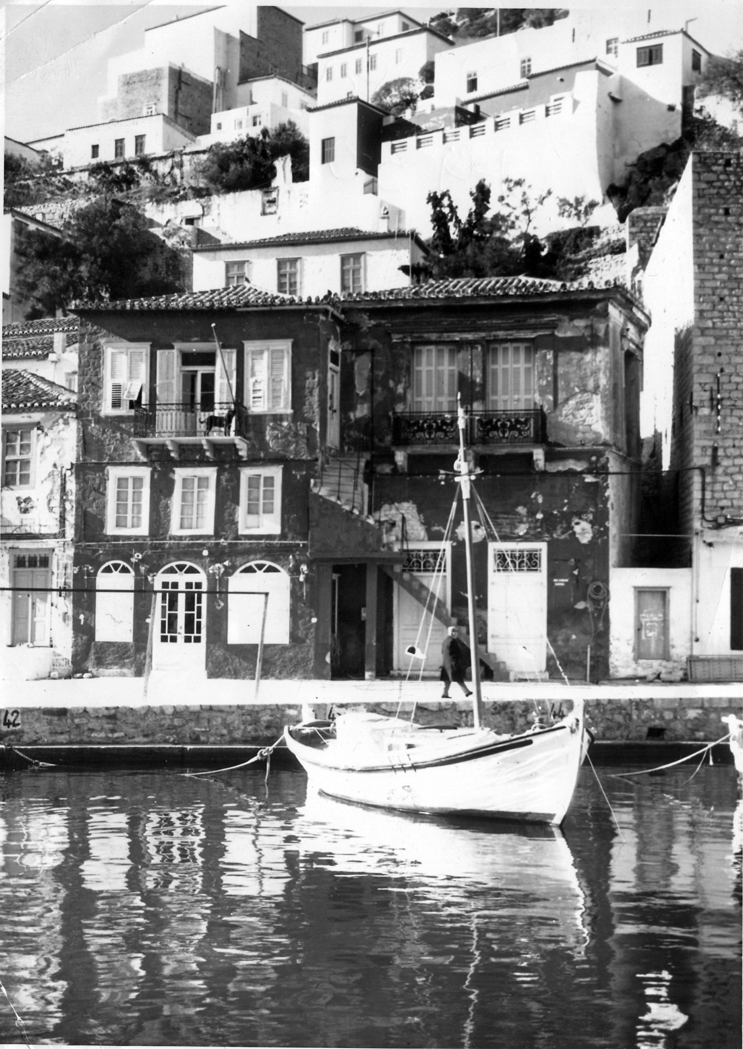 Restoration of Building at the port of Hydra