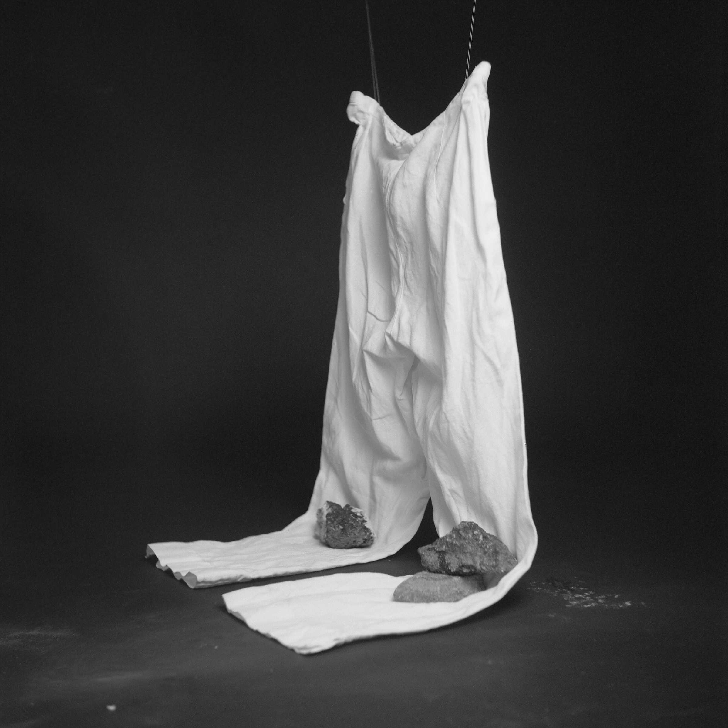 © Gal CIPRESTE & Masina PINHEIRO Sculpture of fabric and rubble, 2019courtesy artistes et Le Salon H