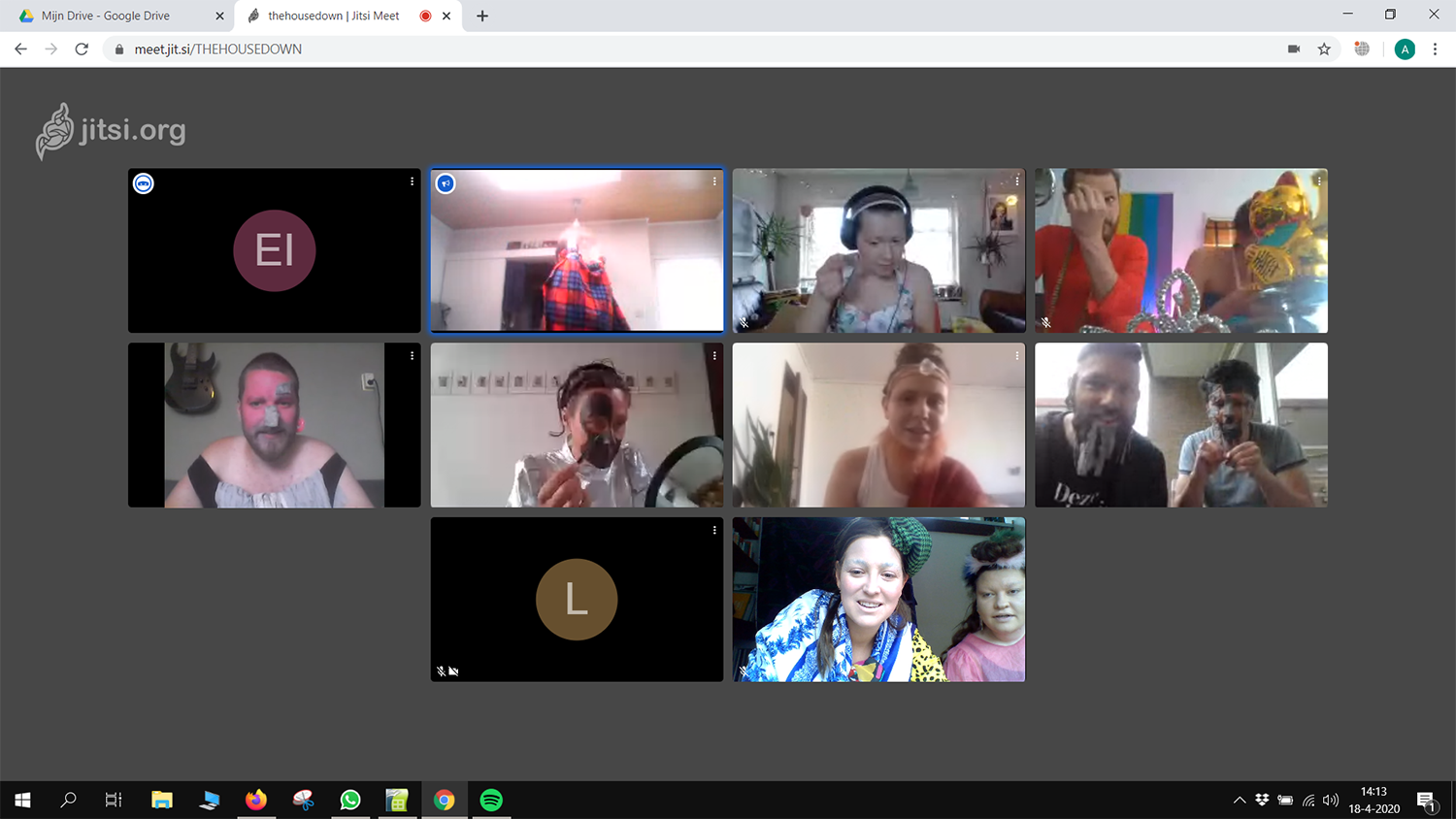 DRAG THE HOUSE DOWN, online editie, 2020