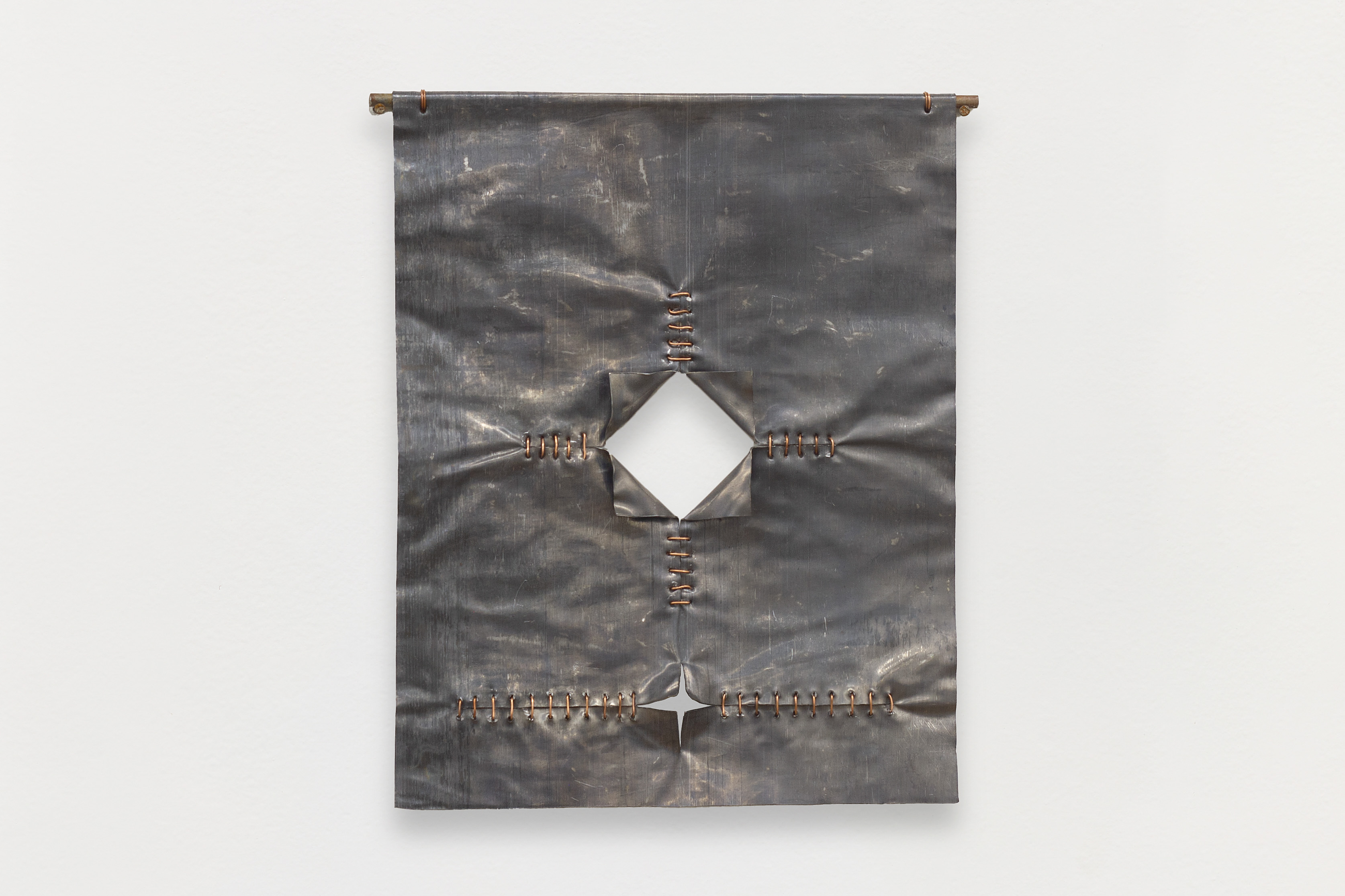 Sutura Geológica 5Chumbo, cobre e ferro. 33,5 x 29 cm. 2024