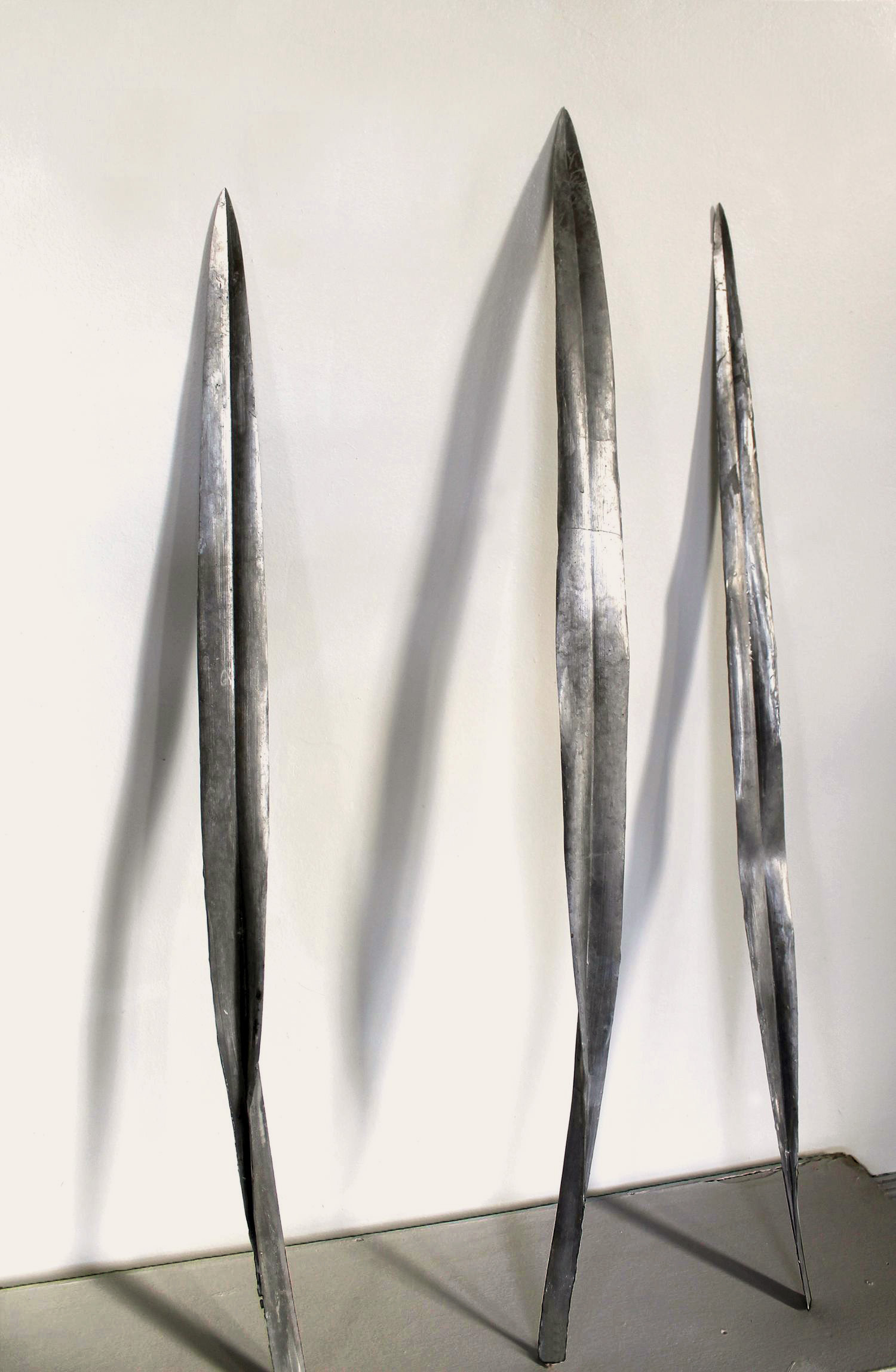 Aluminum cast beschorneria leaves 49" high